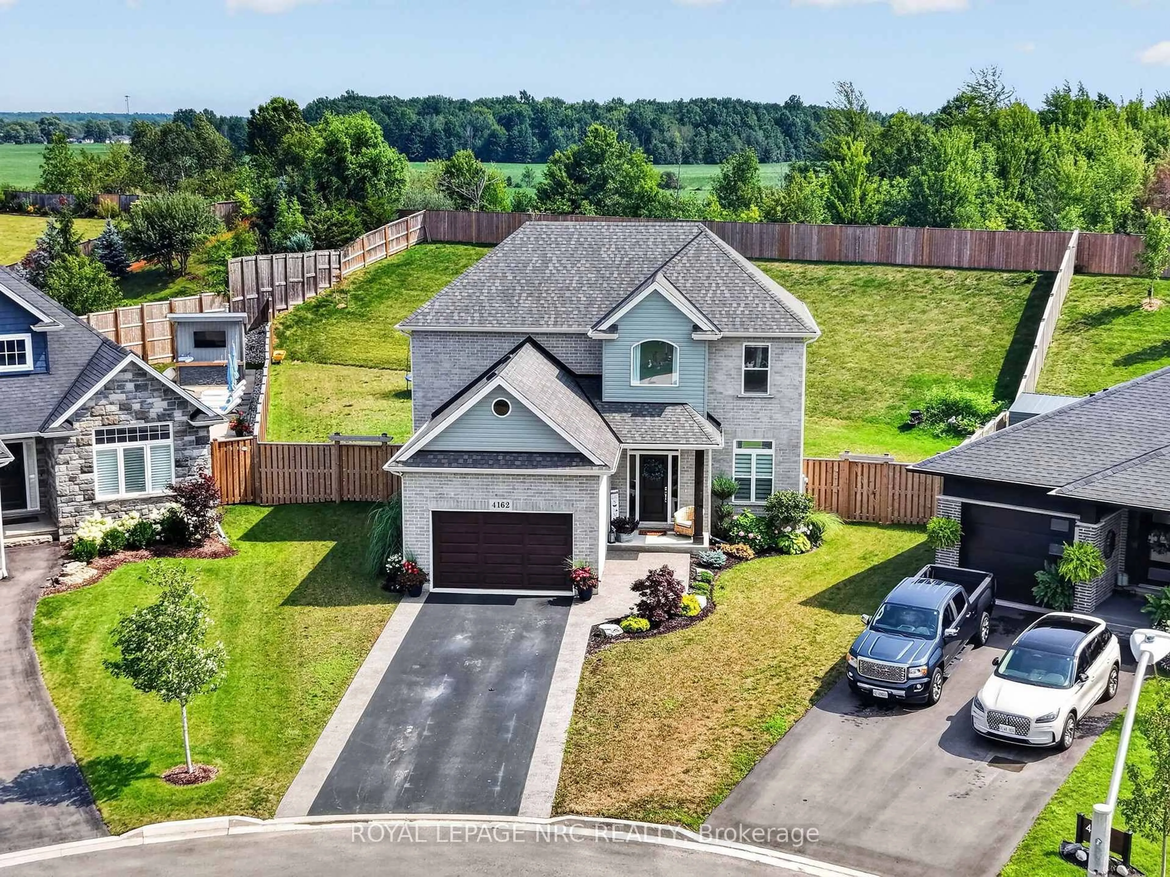A pic from outside/outdoor area/front of a property/back of a property/a pic from drone, street for 4162 Village Creek Dr, Fort Erie Ontario L0S 1S0