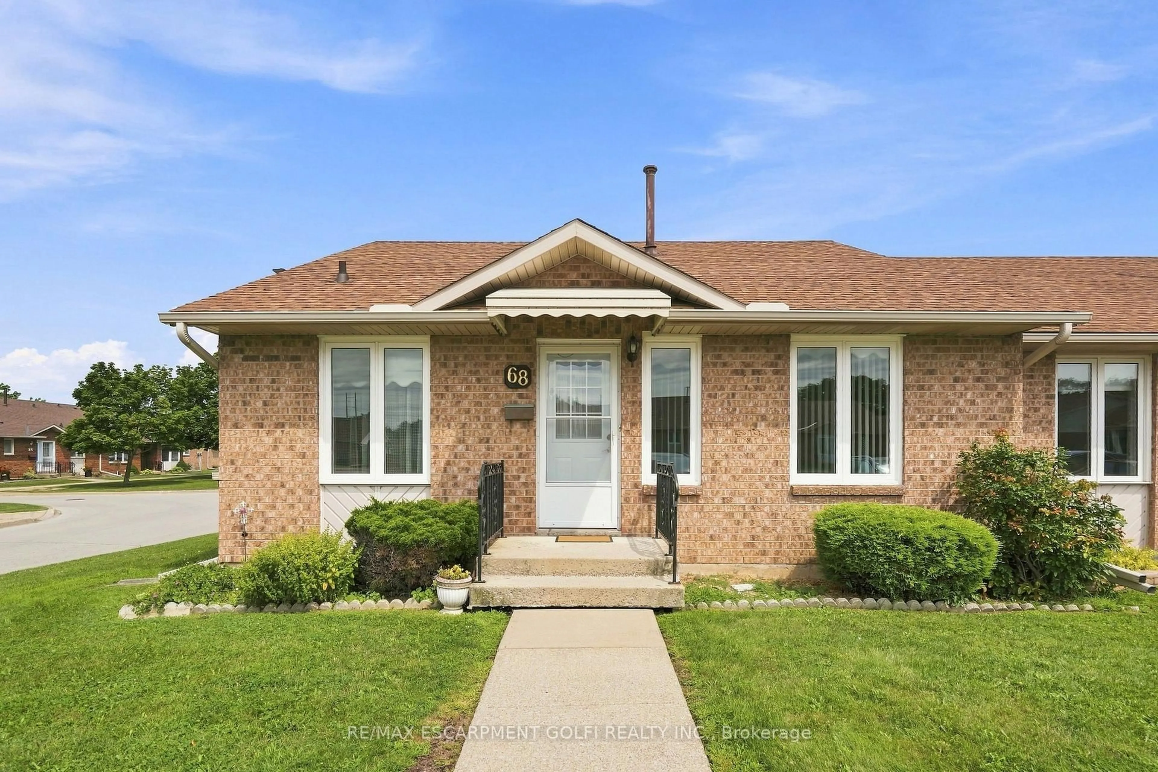 Home with brick exterior material, street for 122 Bunting Rd #68, St. Catharines Ontario L2P 3X7