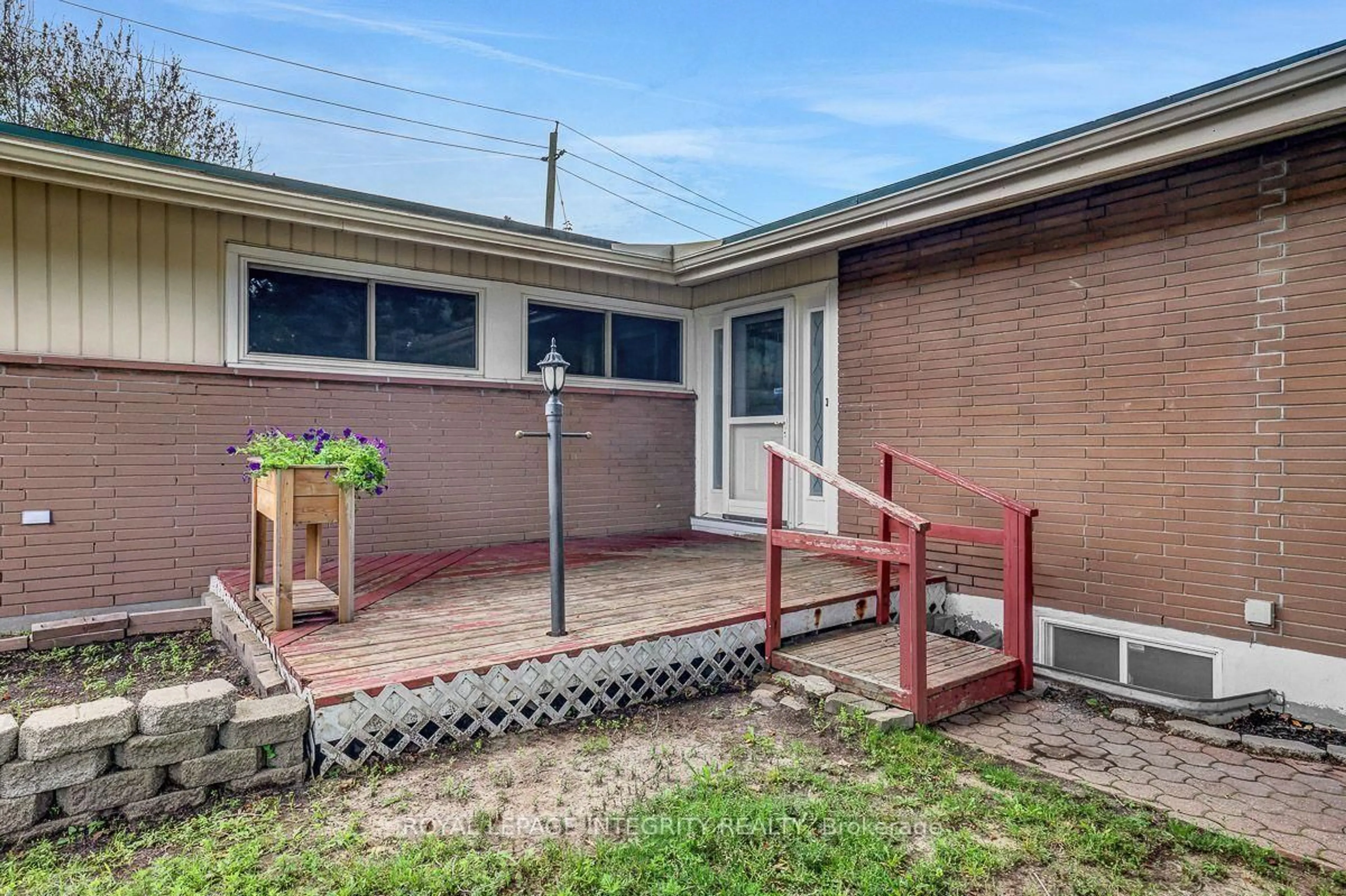 Unknown for 1370 Highgate Rd, Ottawa Ontario K2C 2Y6