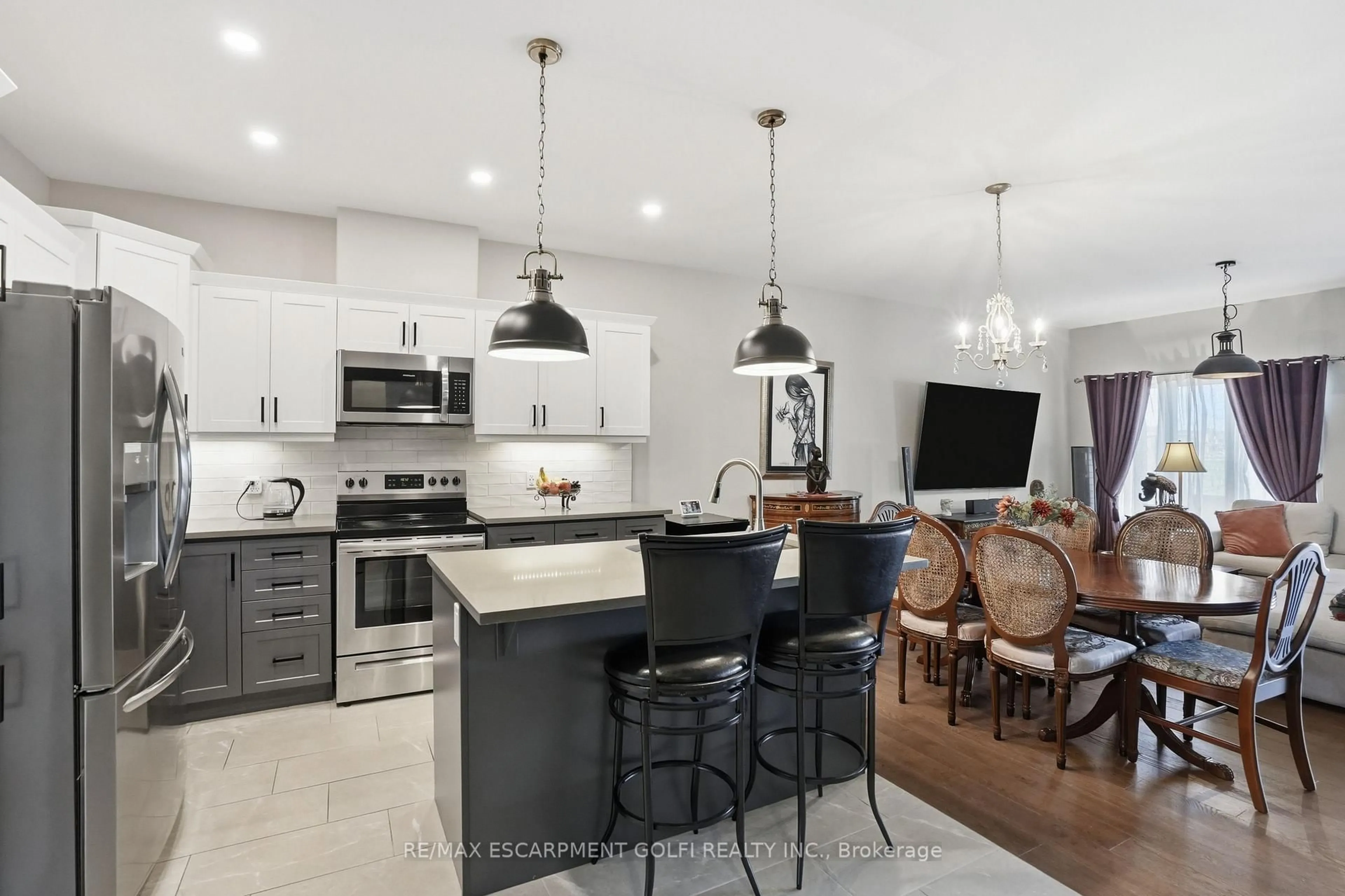 Open concept kitchen, ceramic/tile floor for 45 Dorchester Blvd #12, St. Catharines Ontario L2M 0C4