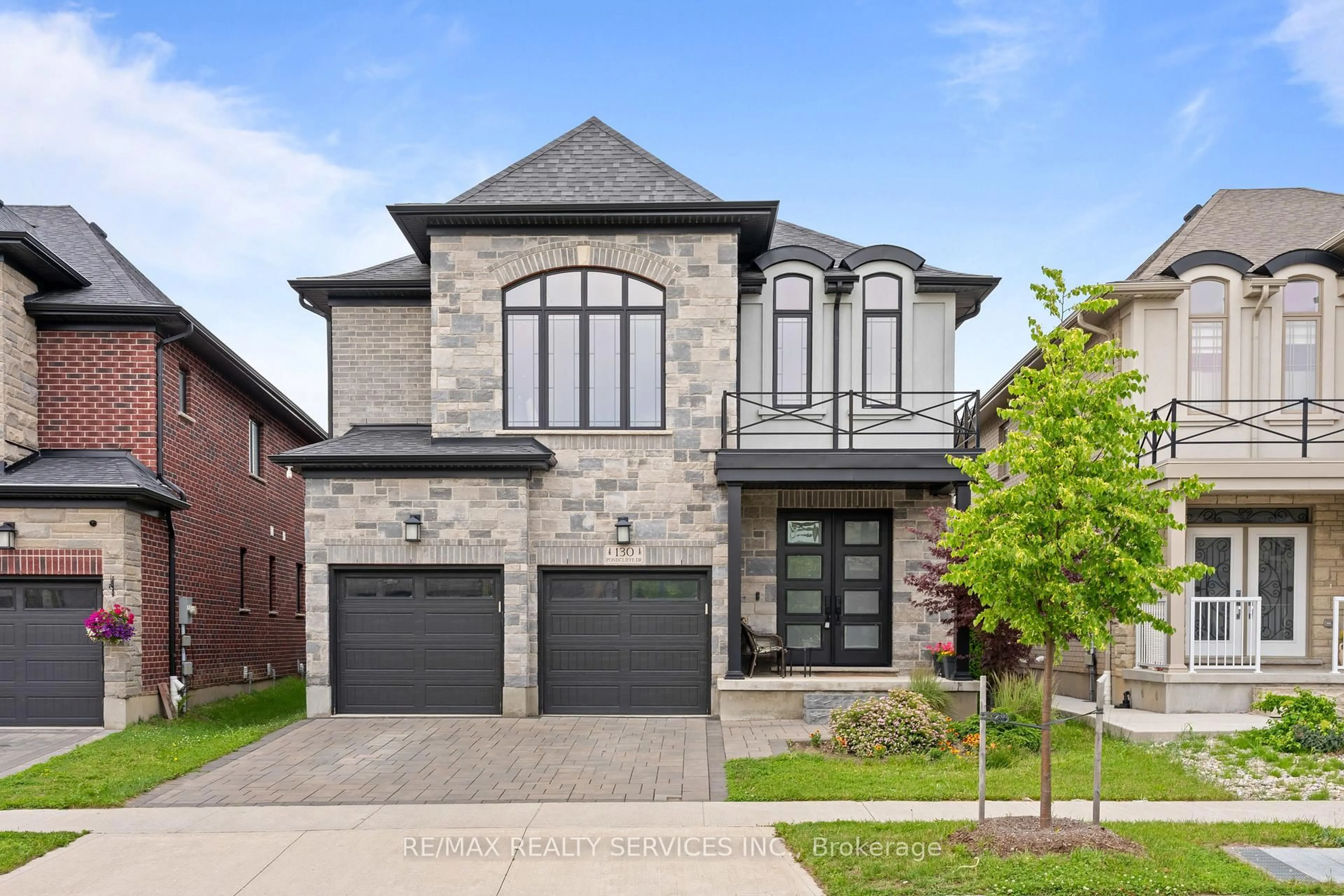 Home with brick exterior material, street for 130 Pondcliffe Dr, Kitchener Ontario N2R 0M4
