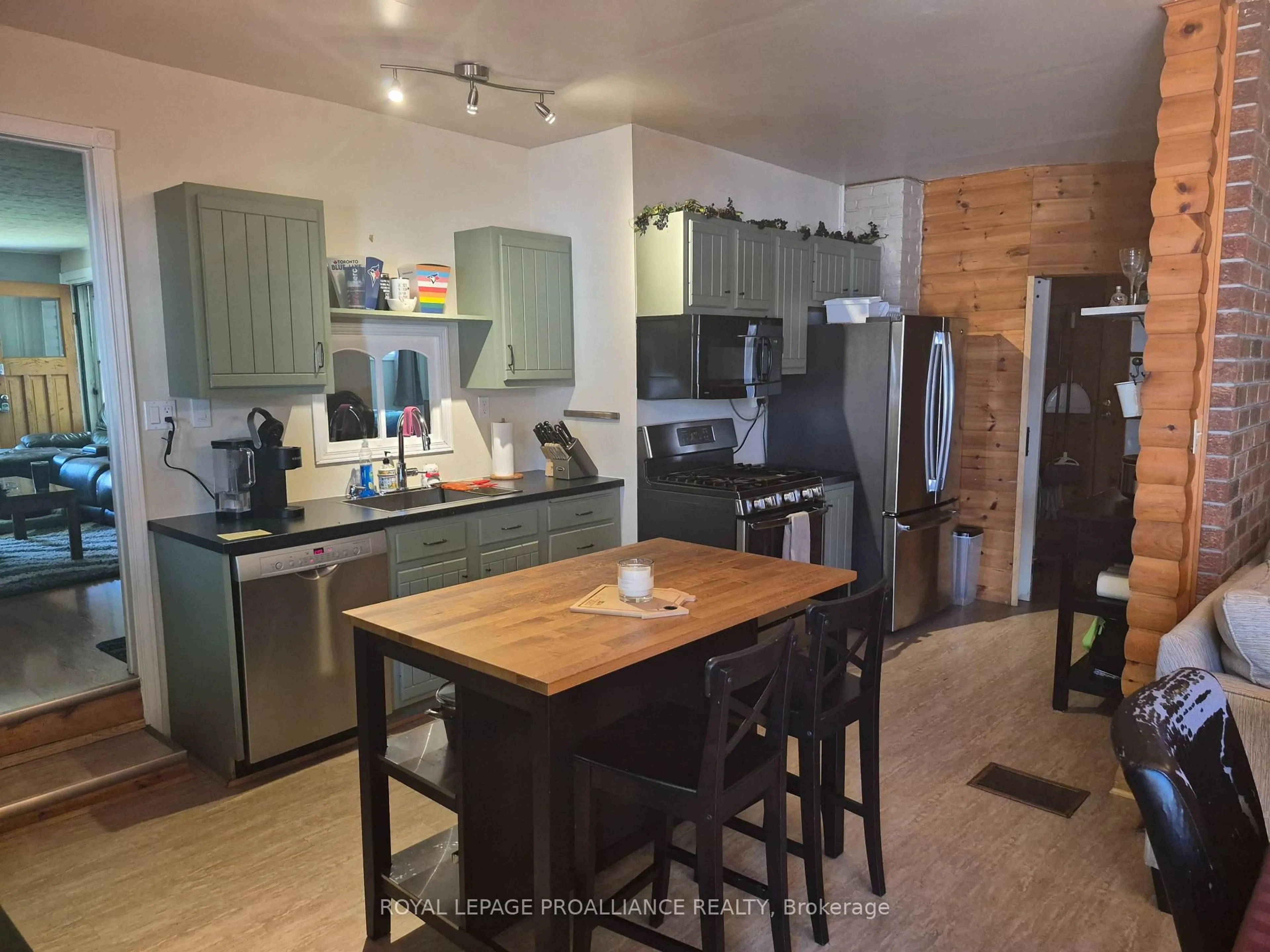 Open concept kitchen, unknown for 162 First Ave, Brockville Ontario K6V 3B5
