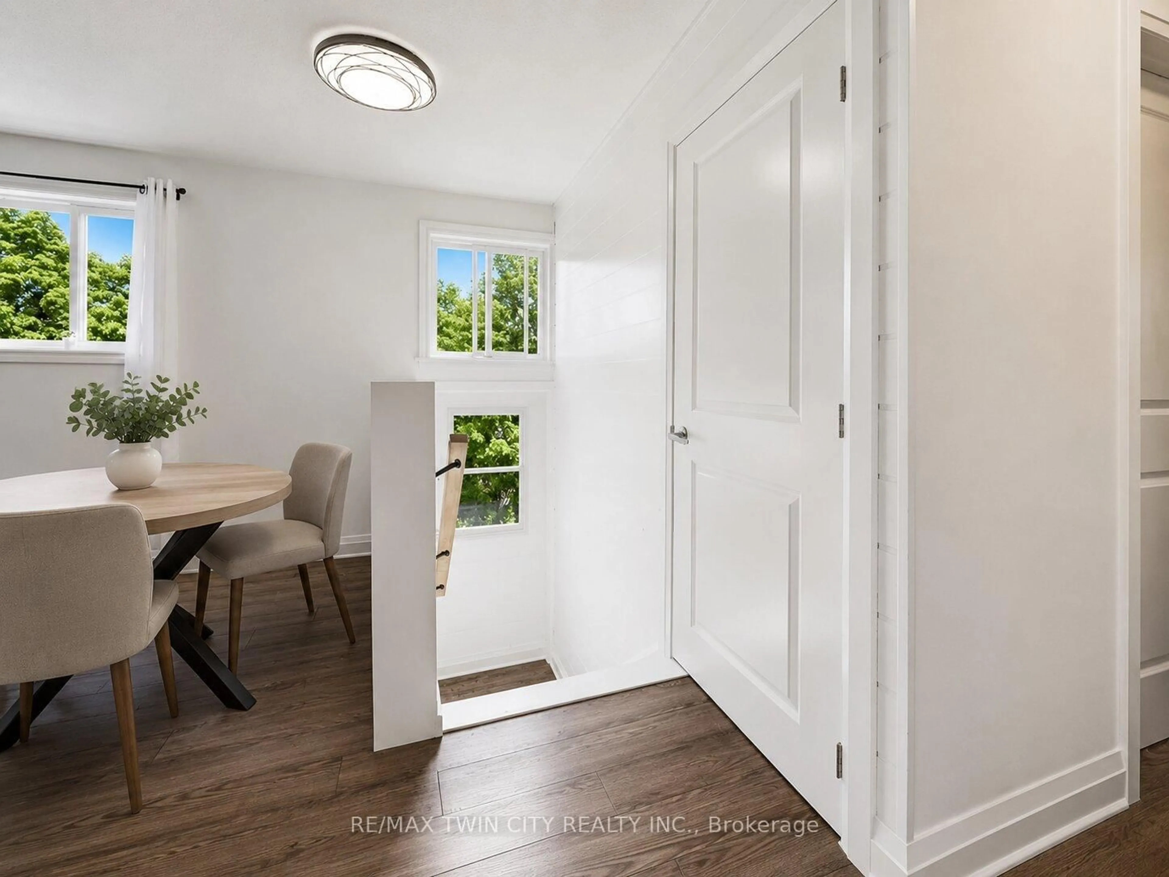 Indoor entryway for 119 CEDAR St #15, Kitchener Ontario N2G 3L6