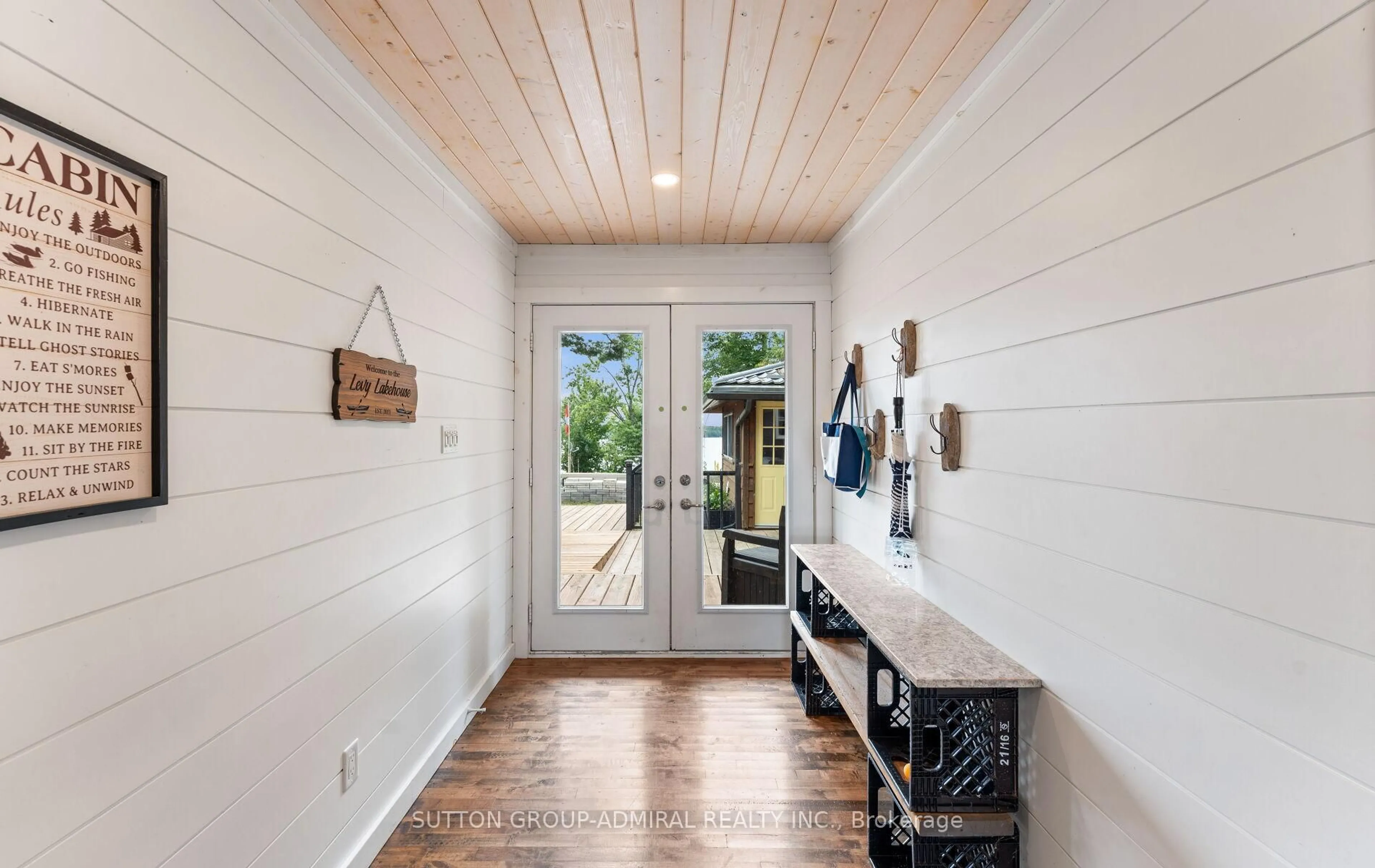 Indoor entryway for 309 Avery Point Rd, Kawartha Lakes Ontario L0K 1W0