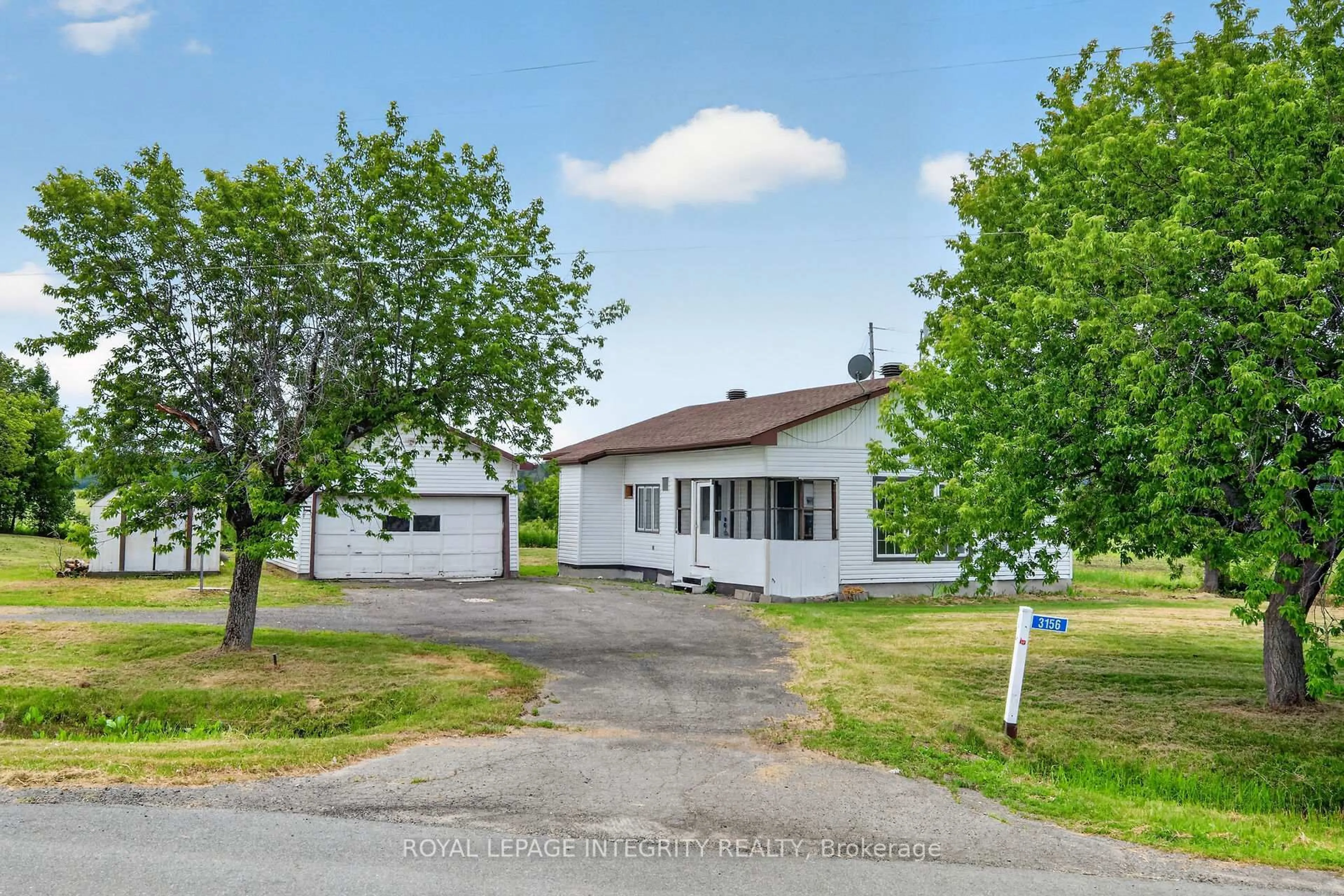 A pic from outside/outdoor area/front of a property/back of a property/a pic from drone, street for 3156 Old Highway 17 Rd, Clarence-Rockland Ontario K4K 1W3