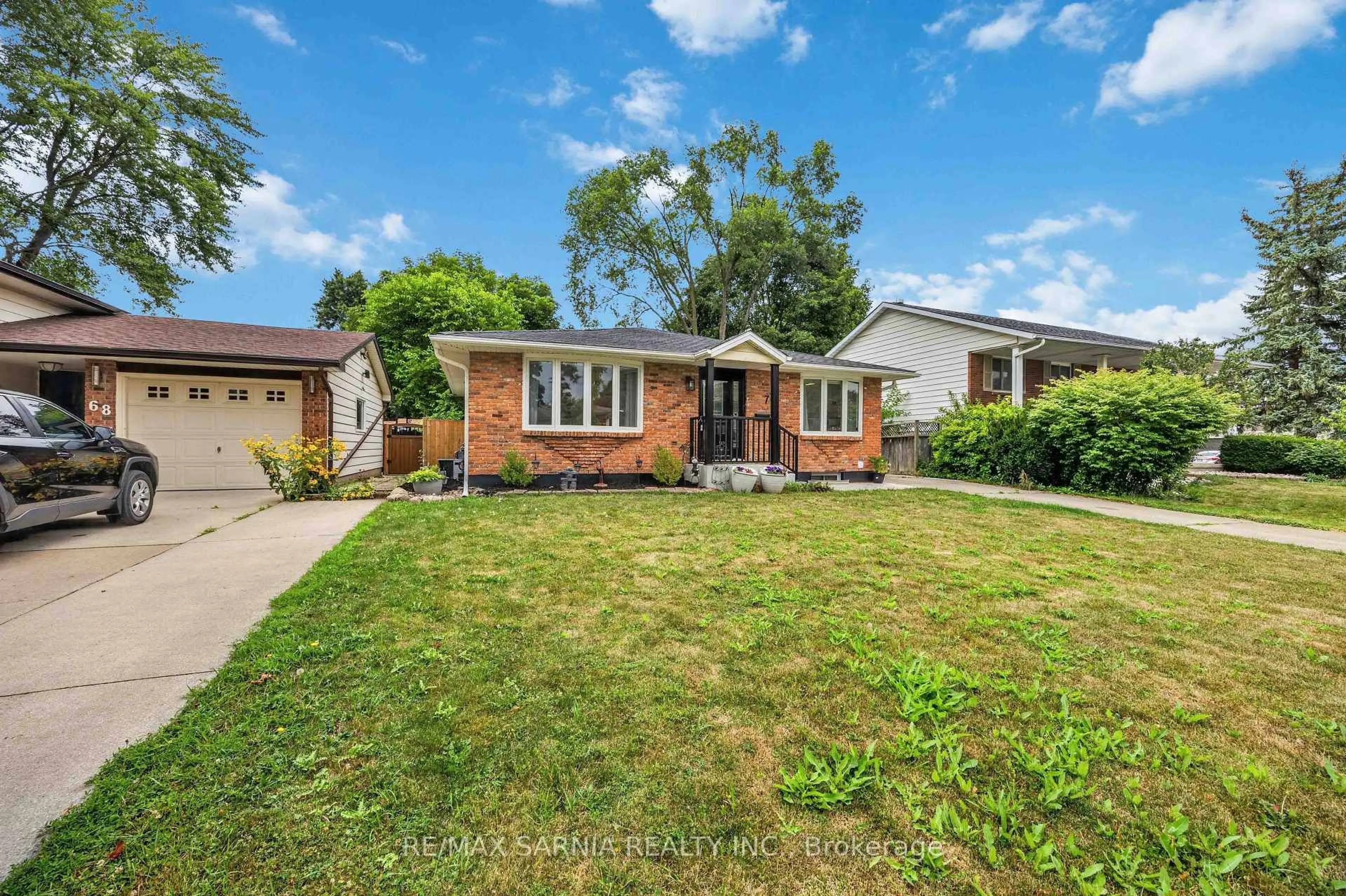 Unknown for 70 Turner Dr, Sarnia Ontario N7S 4L3
