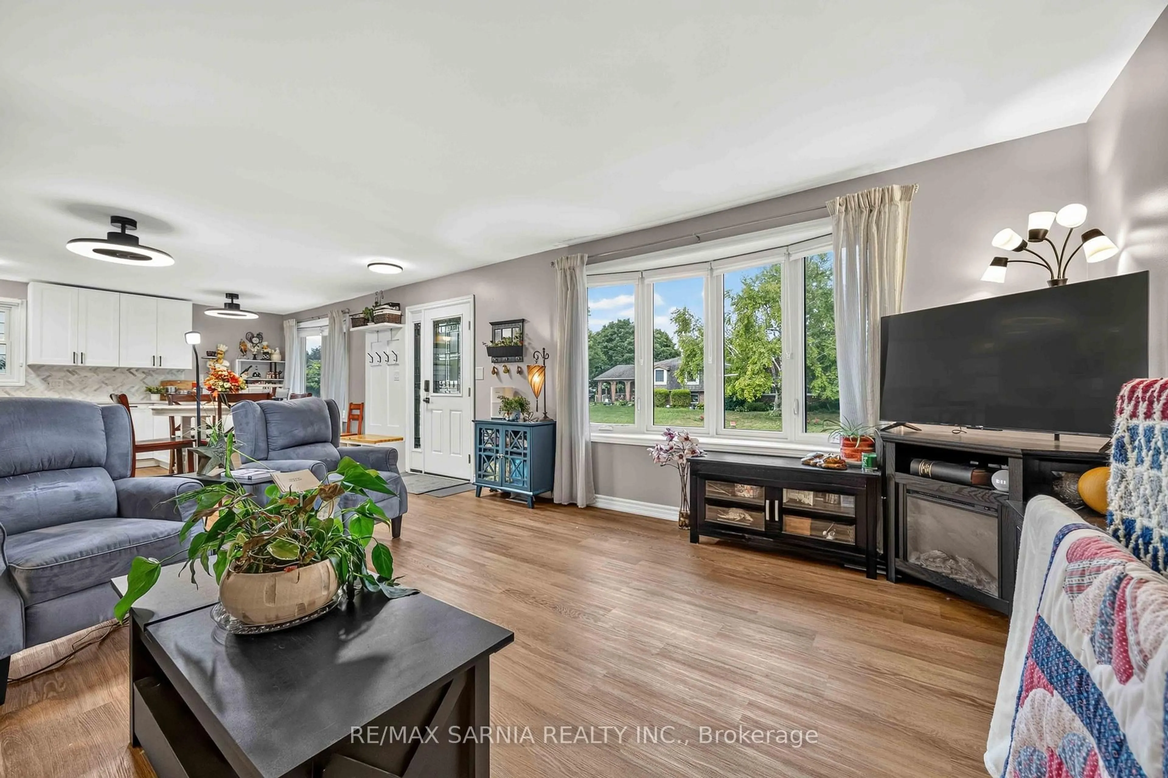 Open concept kitchen, unknown for 70 Turner Dr, Sarnia Ontario N7S 4L3