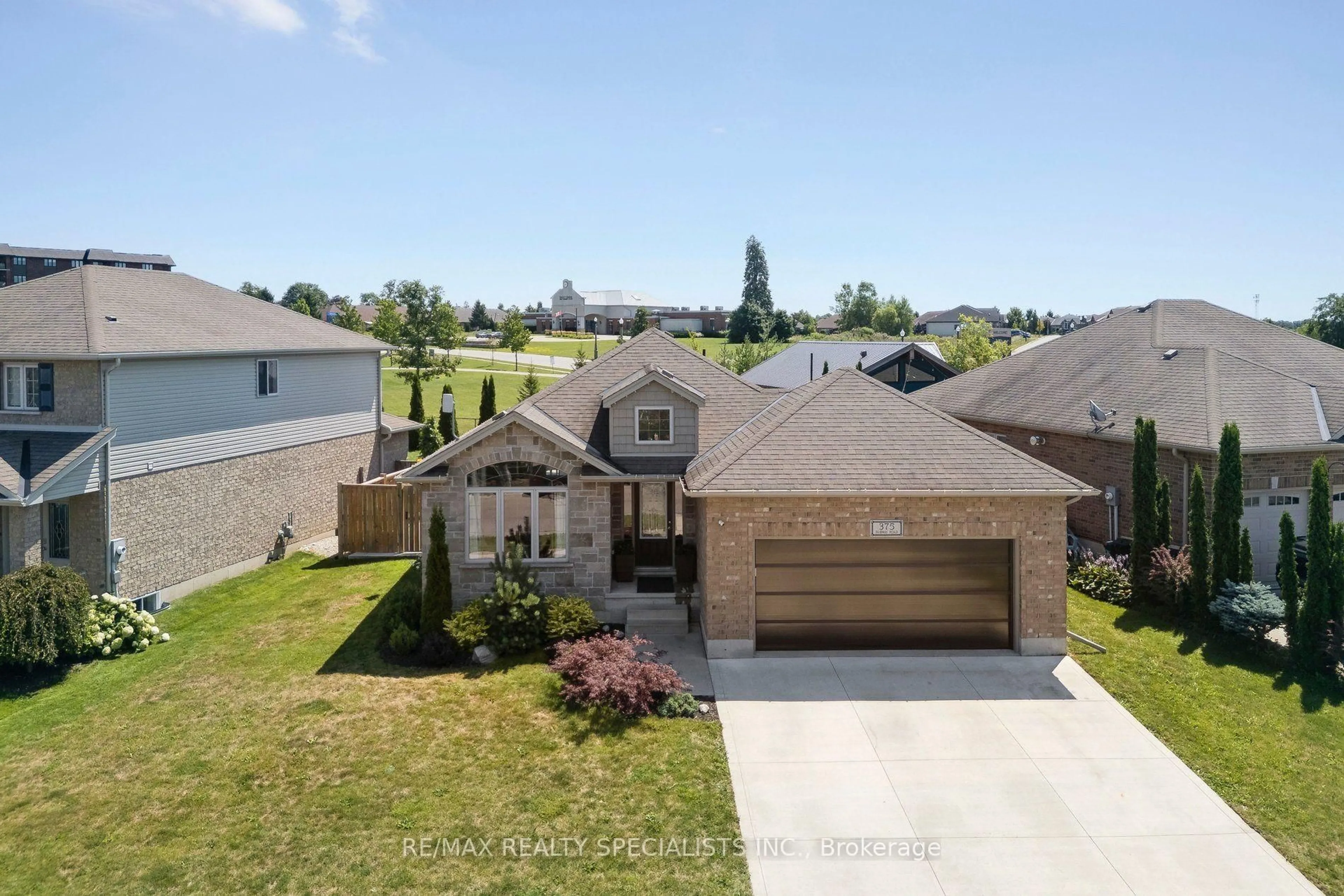 A pic from outside/outdoor area/front of a property/back of a property/a pic from drone, street for 375 Fairway Rd, Woodstock Ontario N4T 0E1