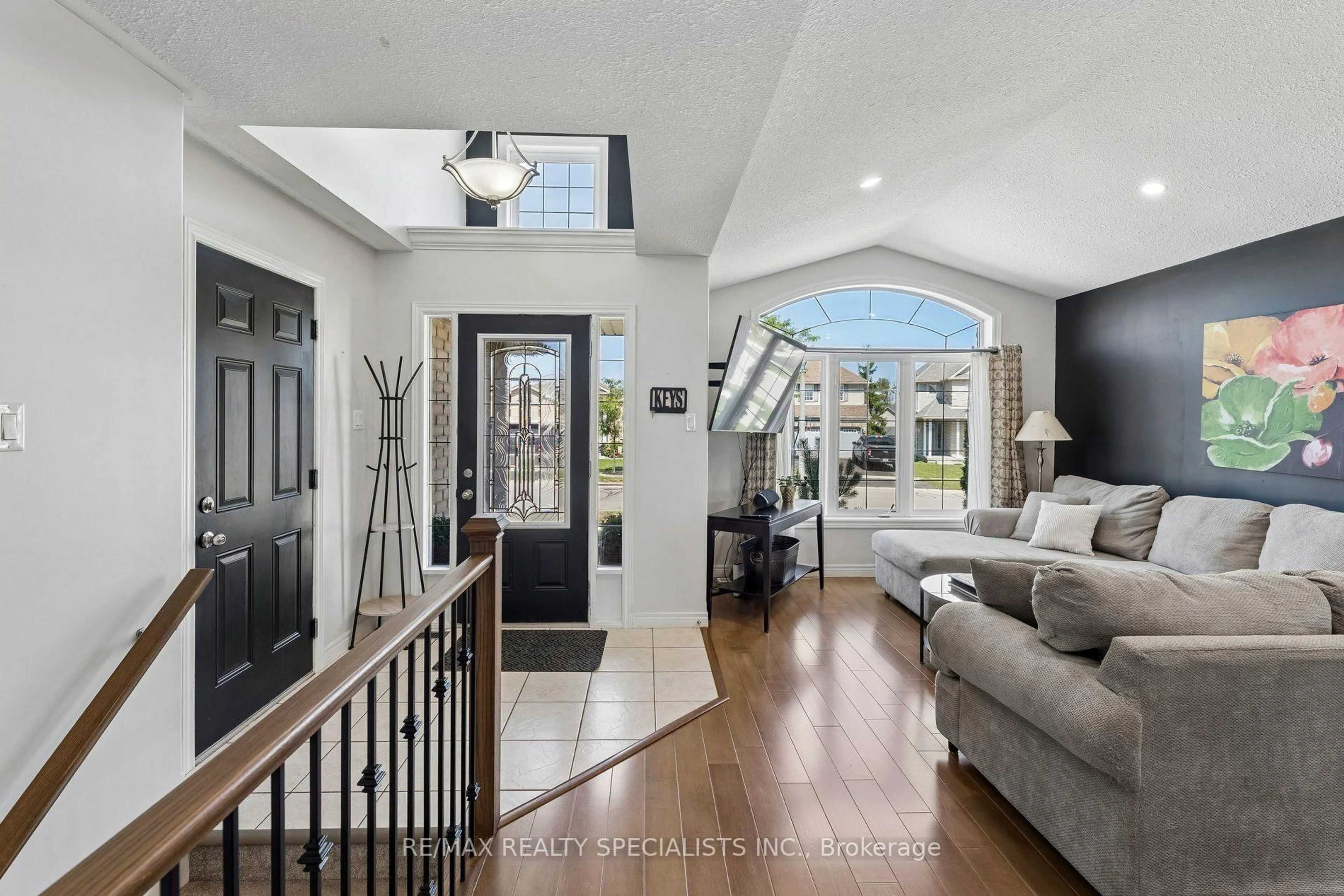 Indoor entryway for 375 Fairway Rd, Woodstock Ontario N4T 0E1