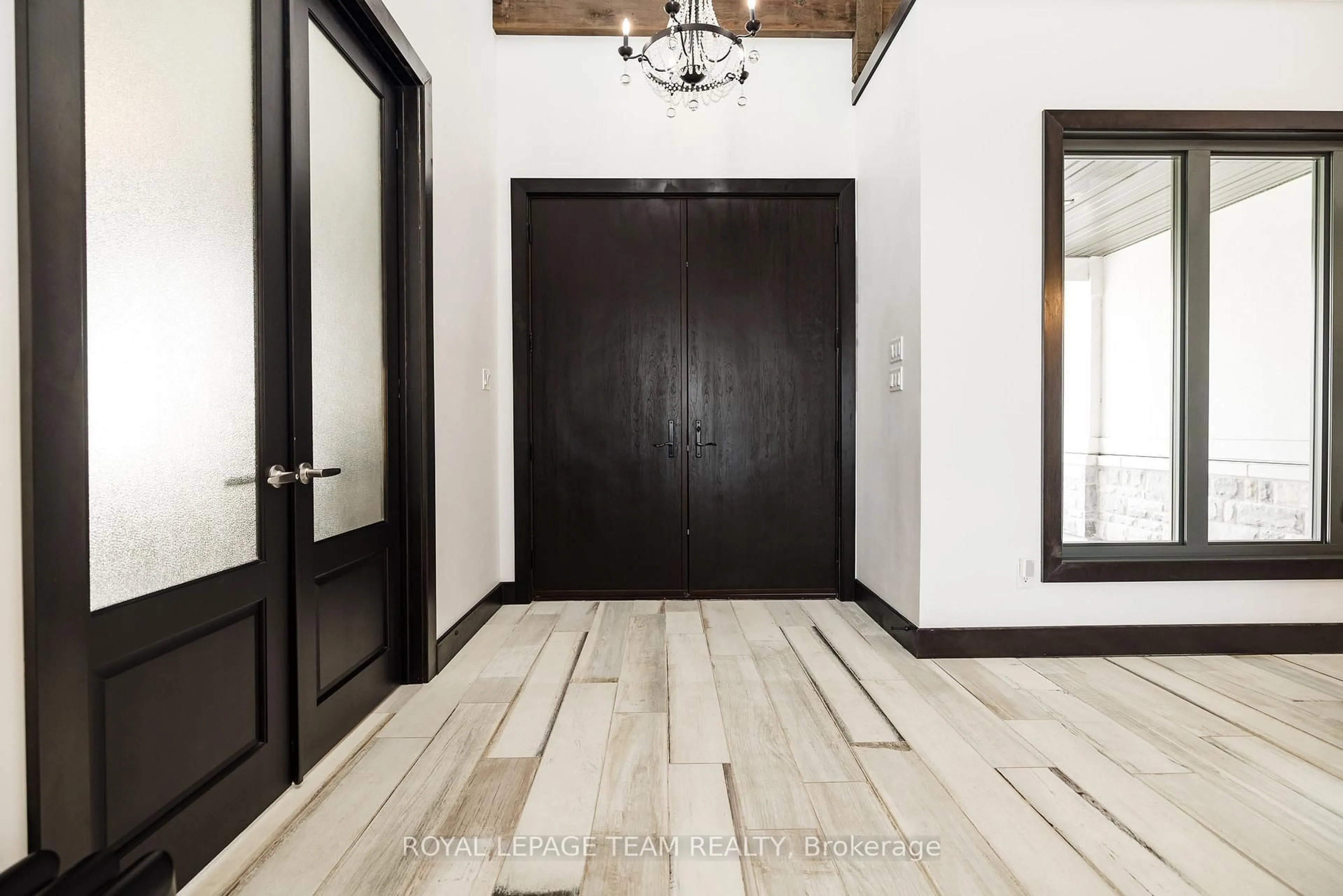 Indoor entryway for 153 Adrien St, Clarence-Rockland Ontario K4K 1K7
