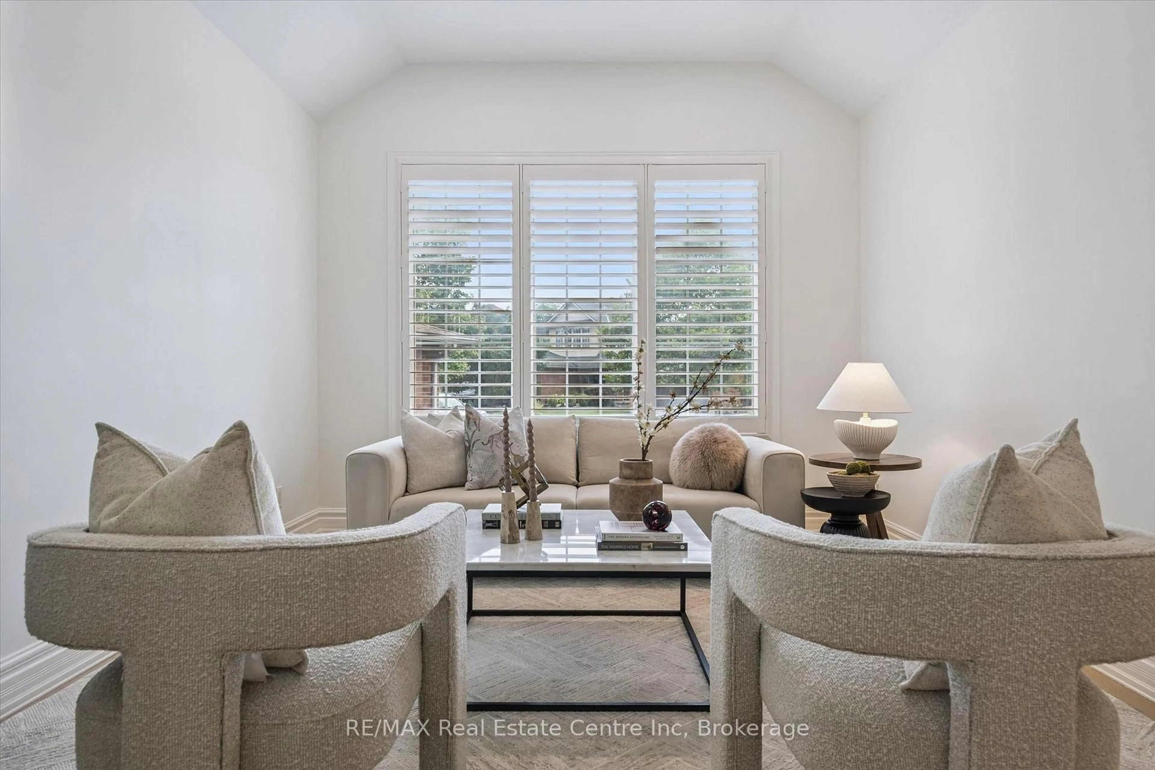 Living room with furniture, unknown for 34 Whetstone Cres, Guelph Ontario N1L 1T3