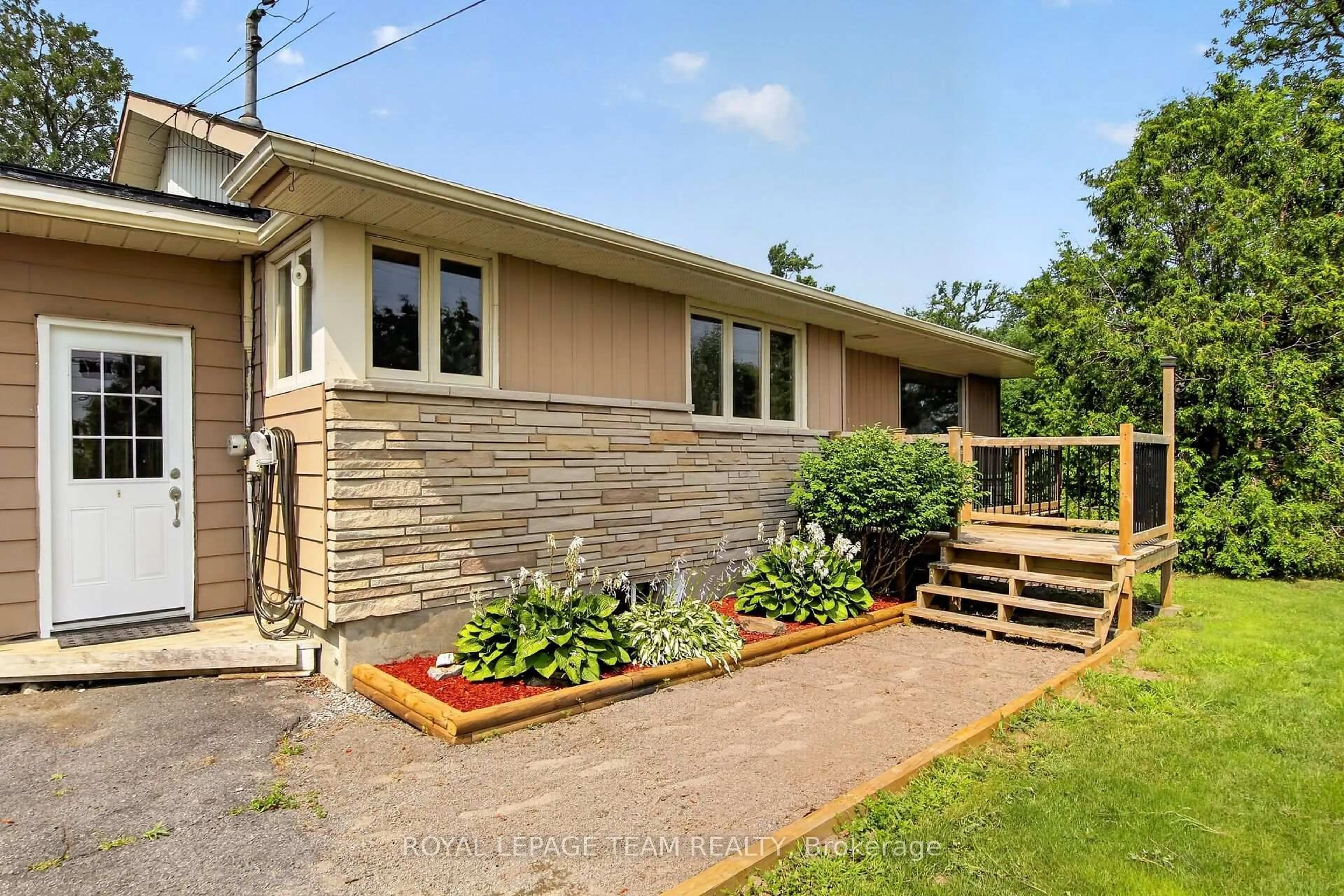 Home with brick exterior material, street for 3679 Dunrobin Rd, Ottawa Ontario K0A 3M0