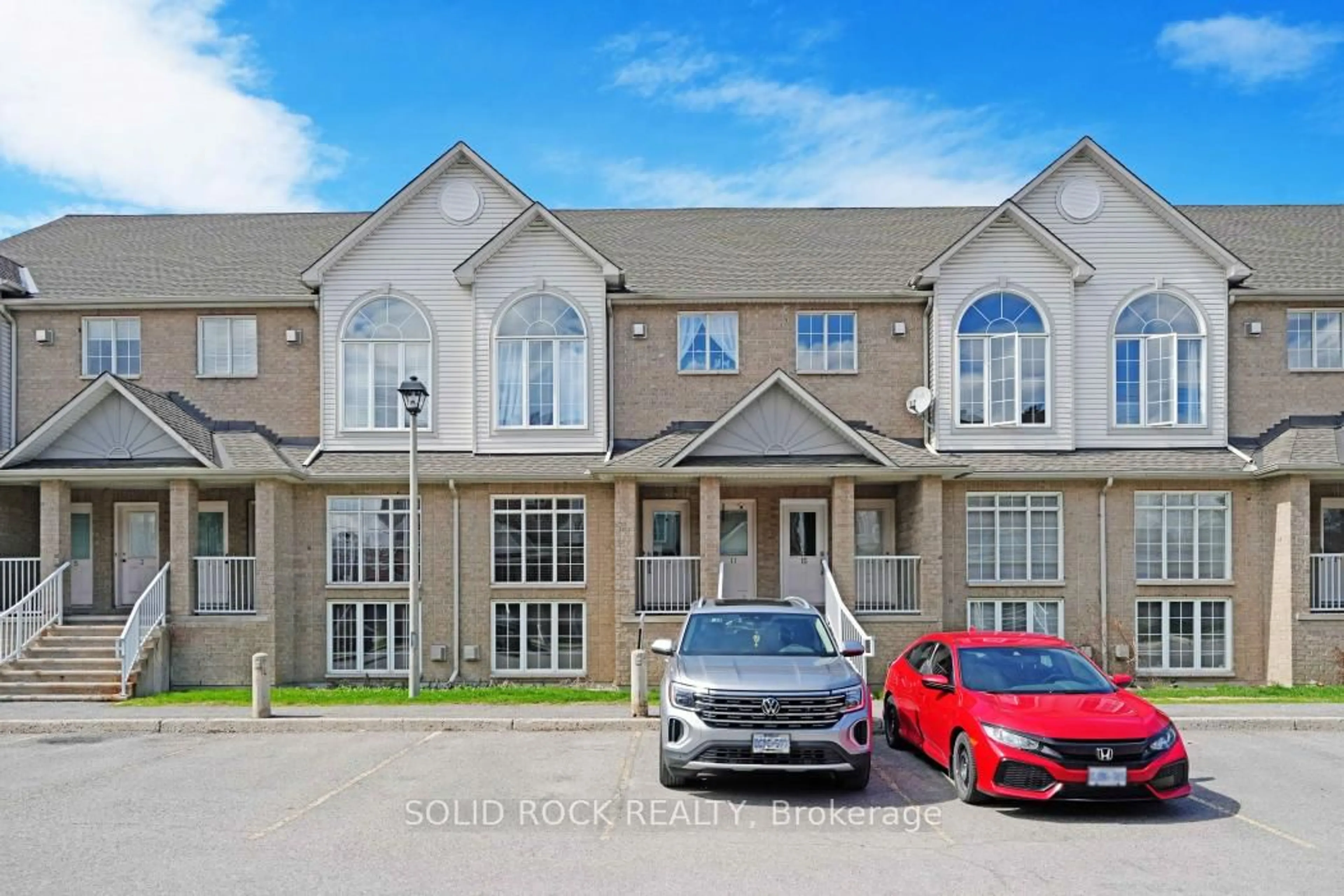 A pic from outside/outdoor area/front of a property/back of a property/a pic from drone, unknown for 1701 Blohm Dr #13, Ottawa Ontario K1G 6N6