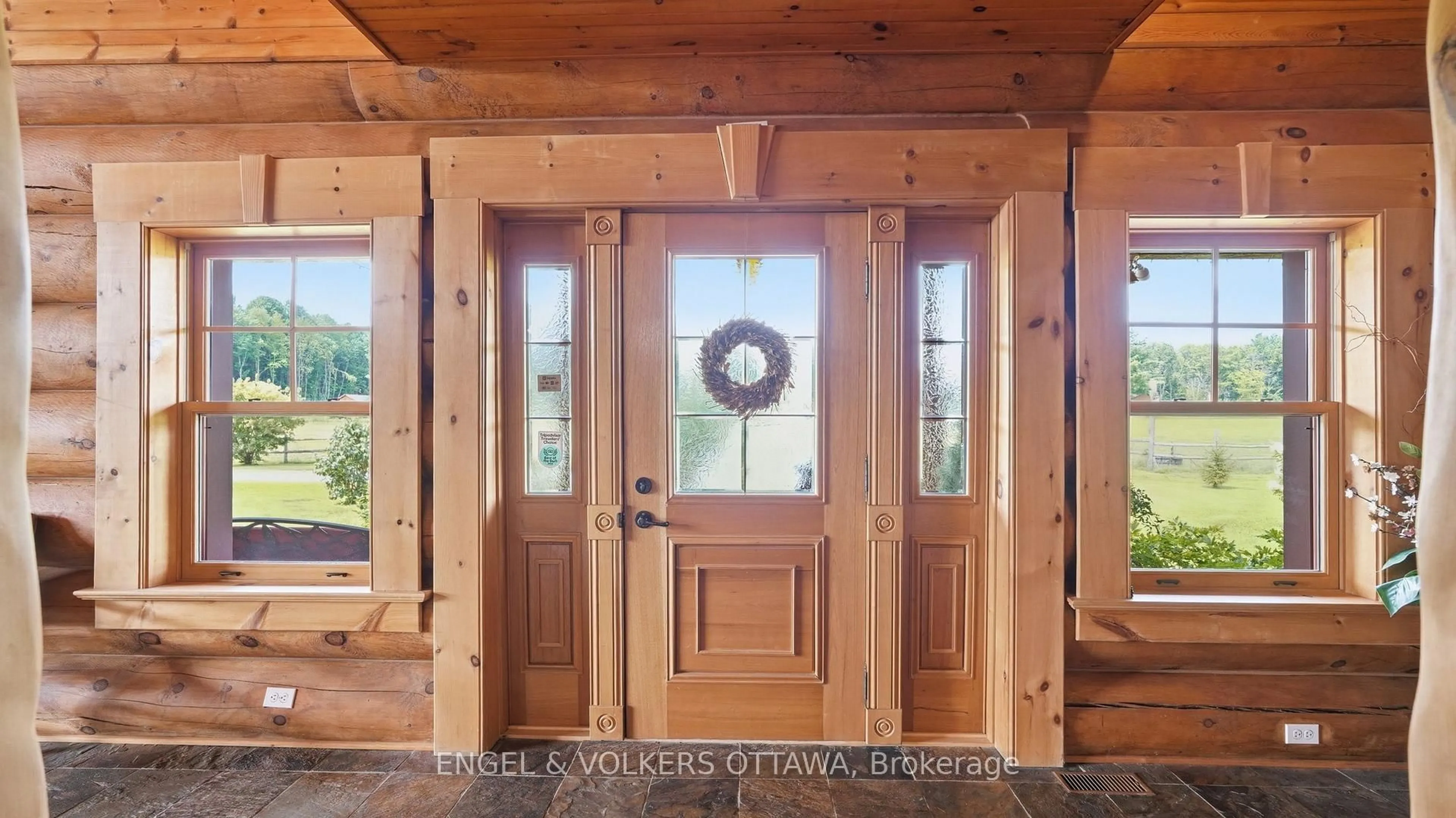 Indoor entryway for 681 Montée Lebrun Sdrd, The Nation Ontario K0A 1M0
