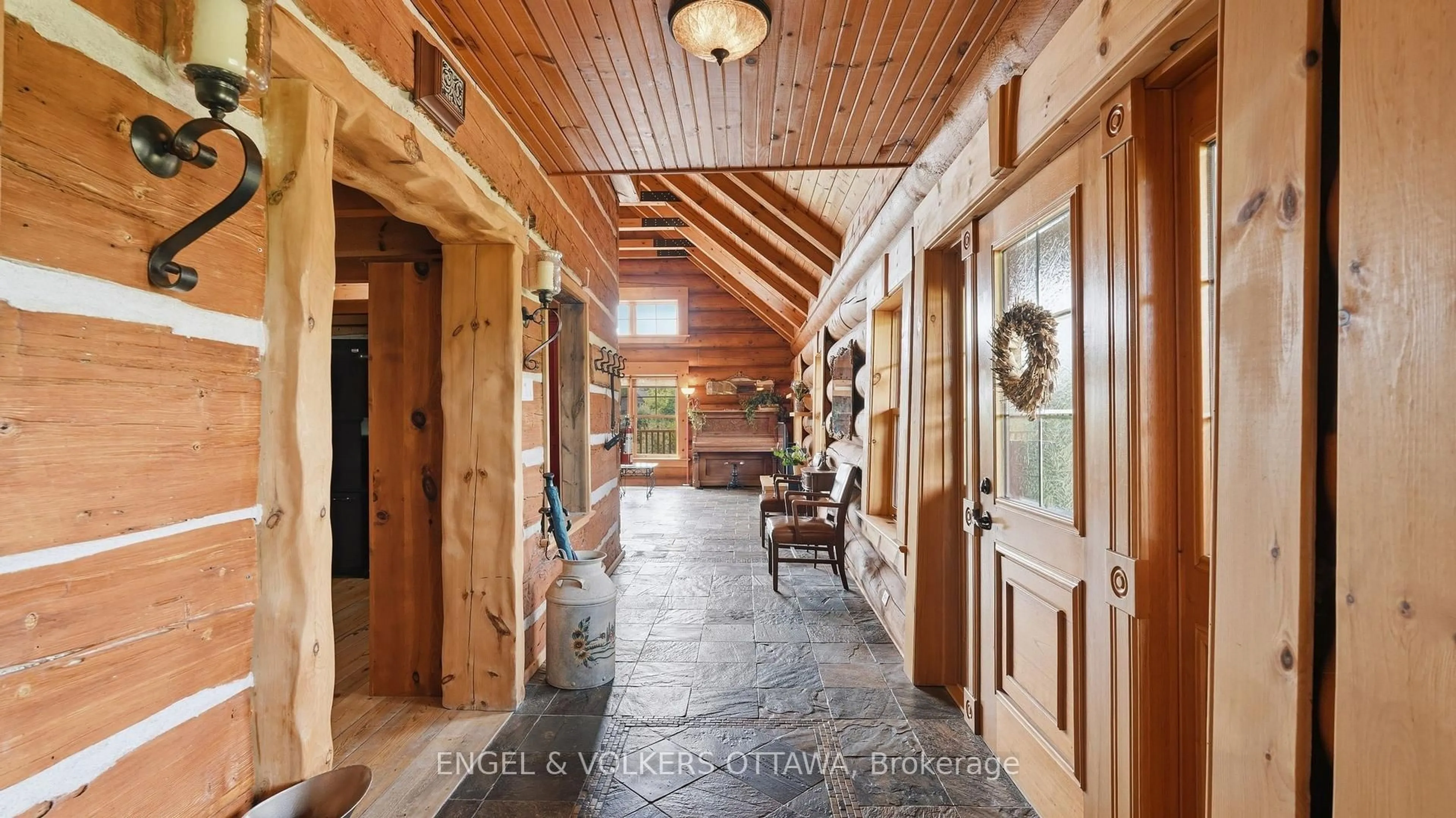 Indoor foyer for 681 Montée Lebrun Sdrd, The Nation Ontario K0A 1M0