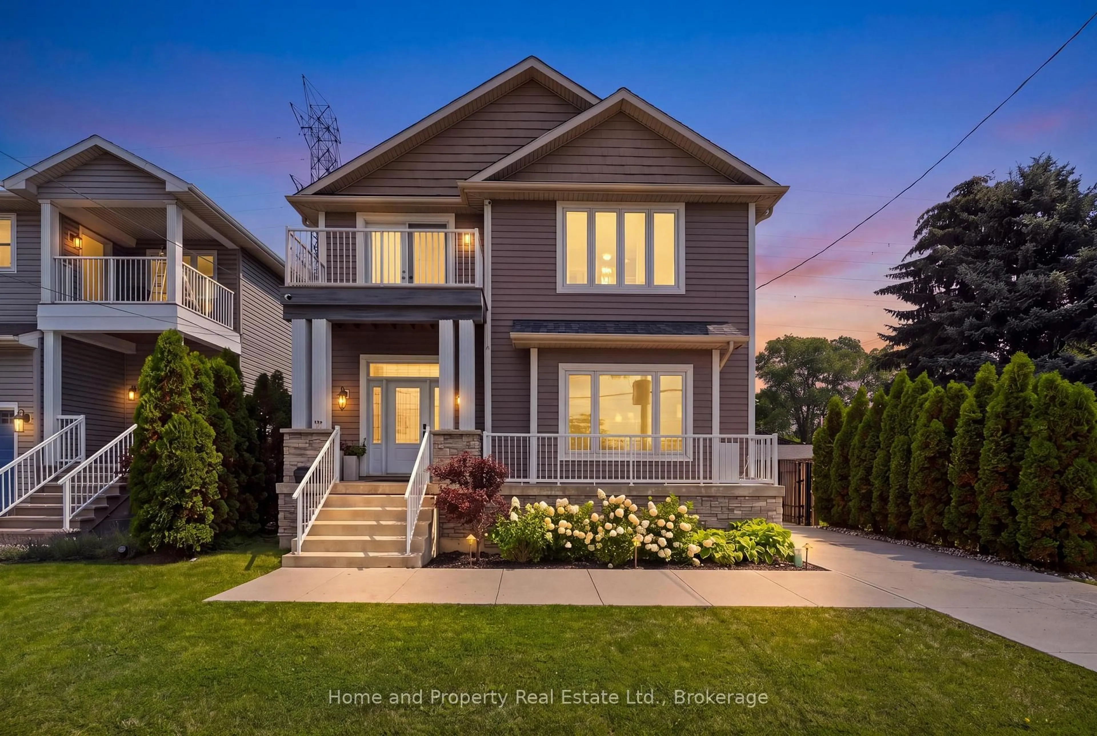 Home with vinyl exterior material, street for 793 Beach Blvd, Hamilton Ontario L8H 6Z2