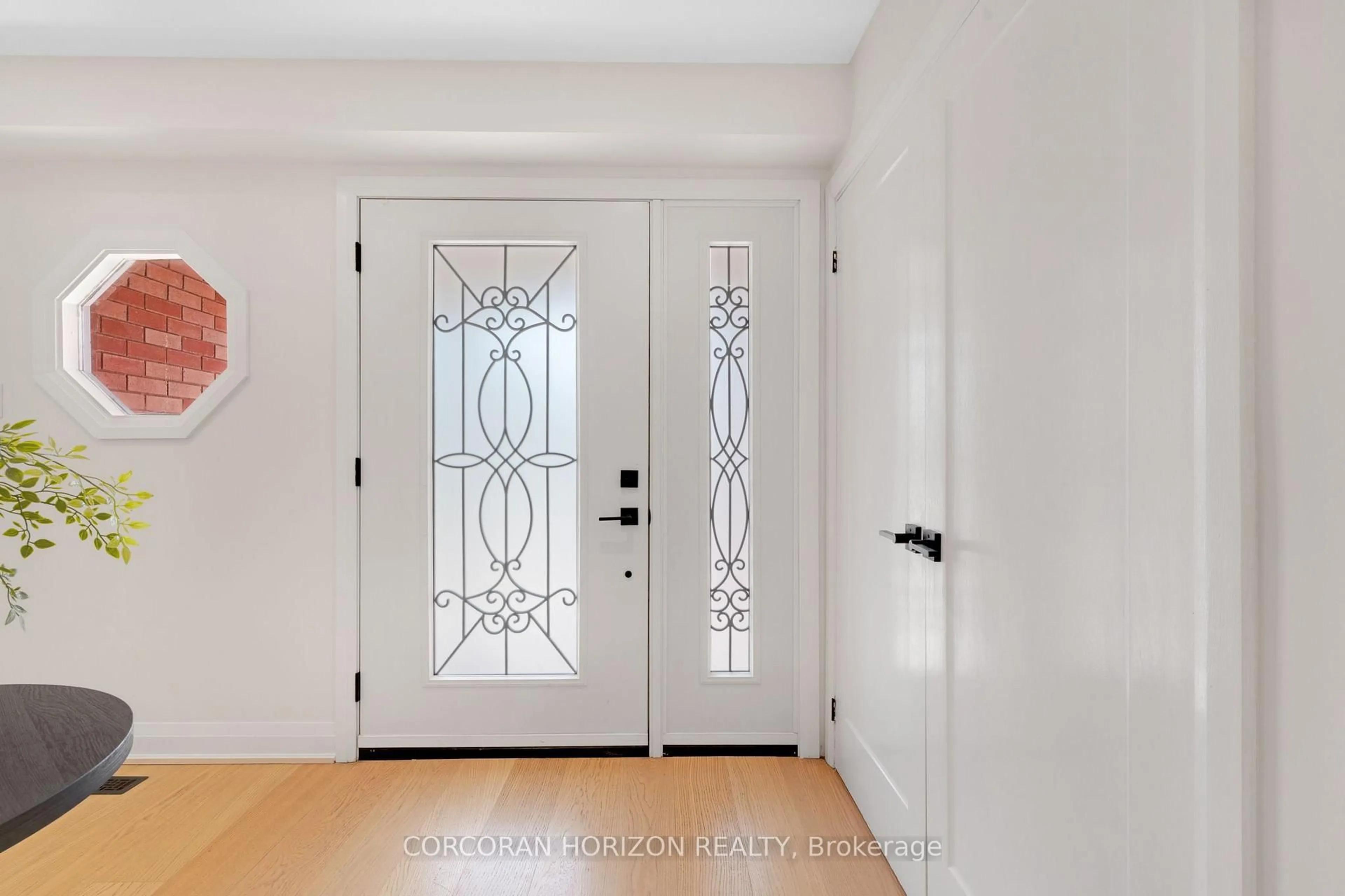 Indoor entryway for 62 Glenvalley Dr, Cambridge Ontario N1T 1N8