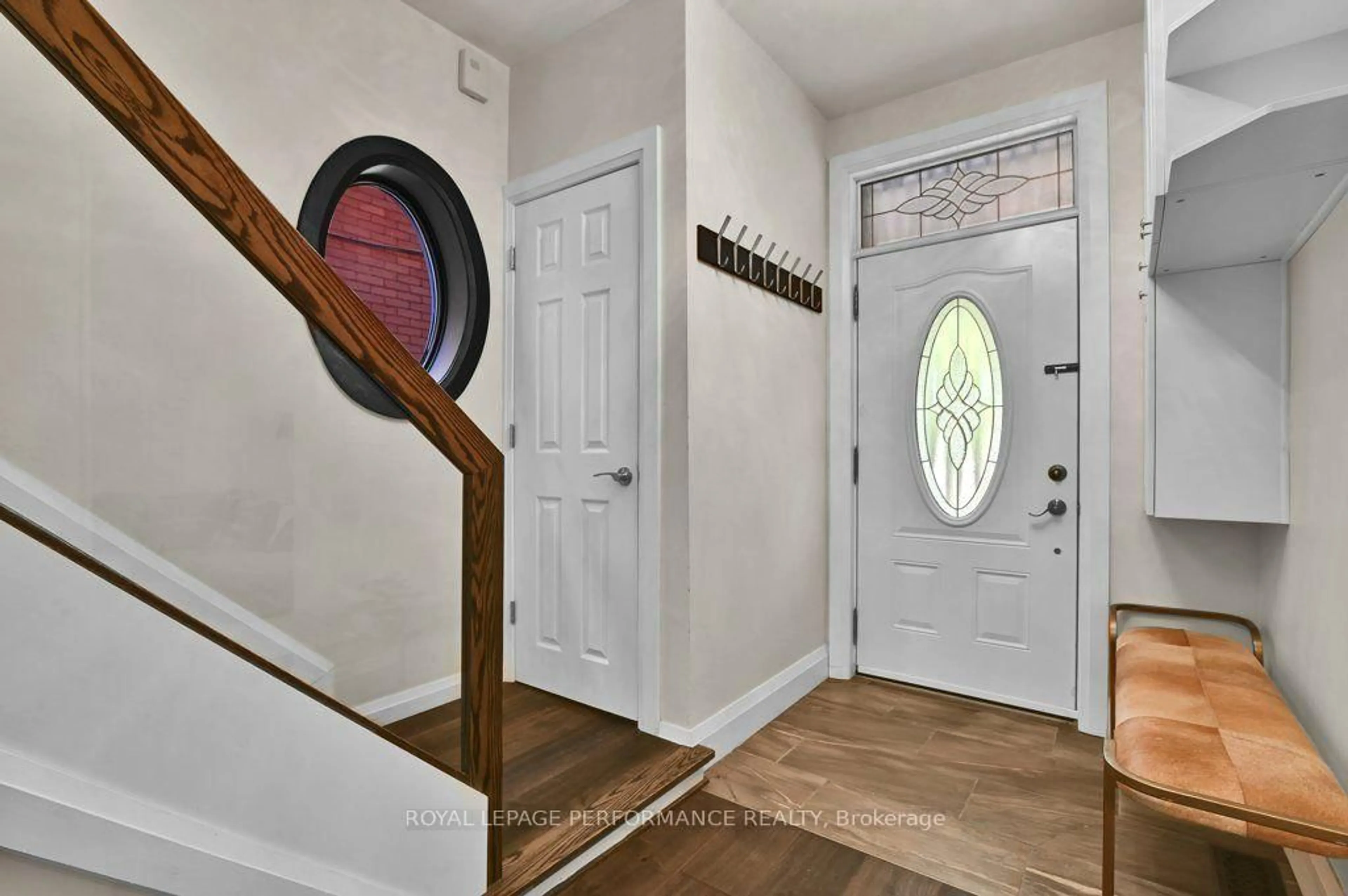 Indoor entryway for 168 Stewart St, Ottawa Ontario K1N 6J9