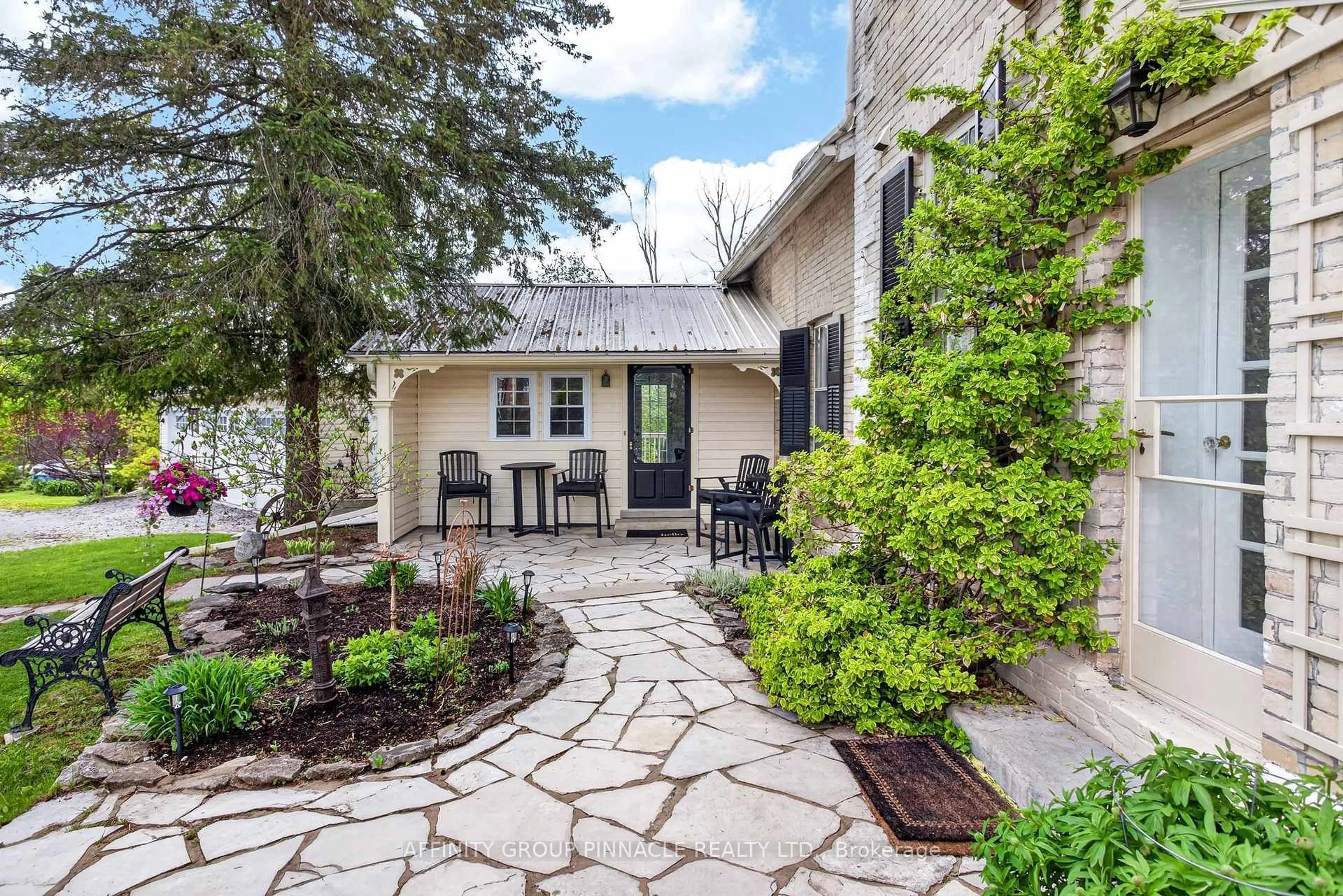 Patio, street for 145 King St, Kawartha Lakes Ontario K0M 2T0