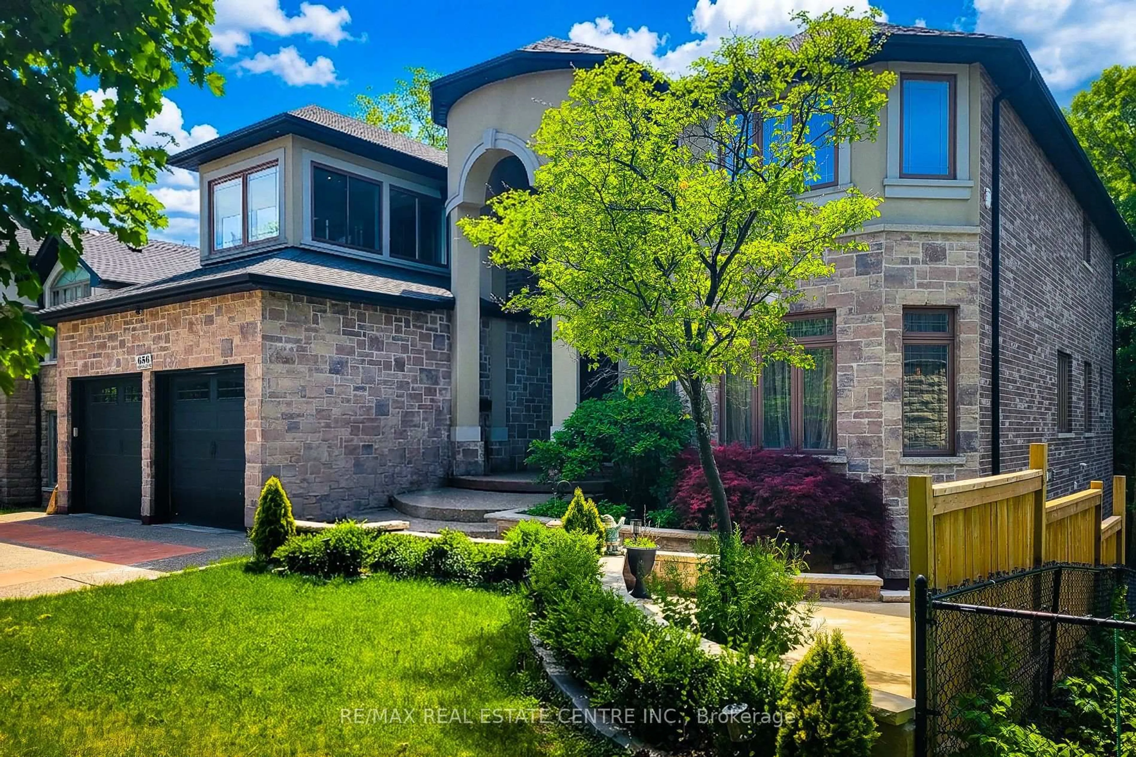 Home with brick exterior material, street for 656 HIGHVALLEY Rd, Hamilton Ontario L9G 4E9