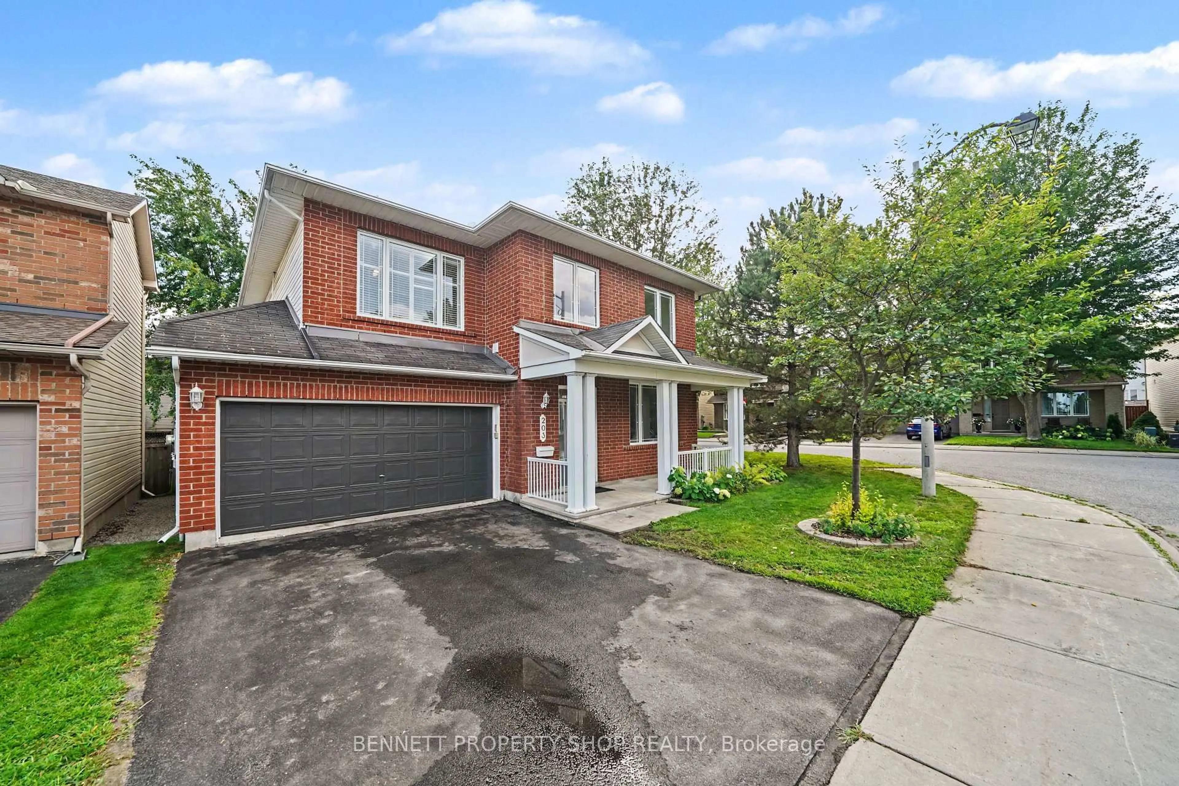 A pic from outside/outdoor area/front of a property/back of a property/a pic from drone, street for 203 Harbour View St, Ottawa Ontario K2G 7B2