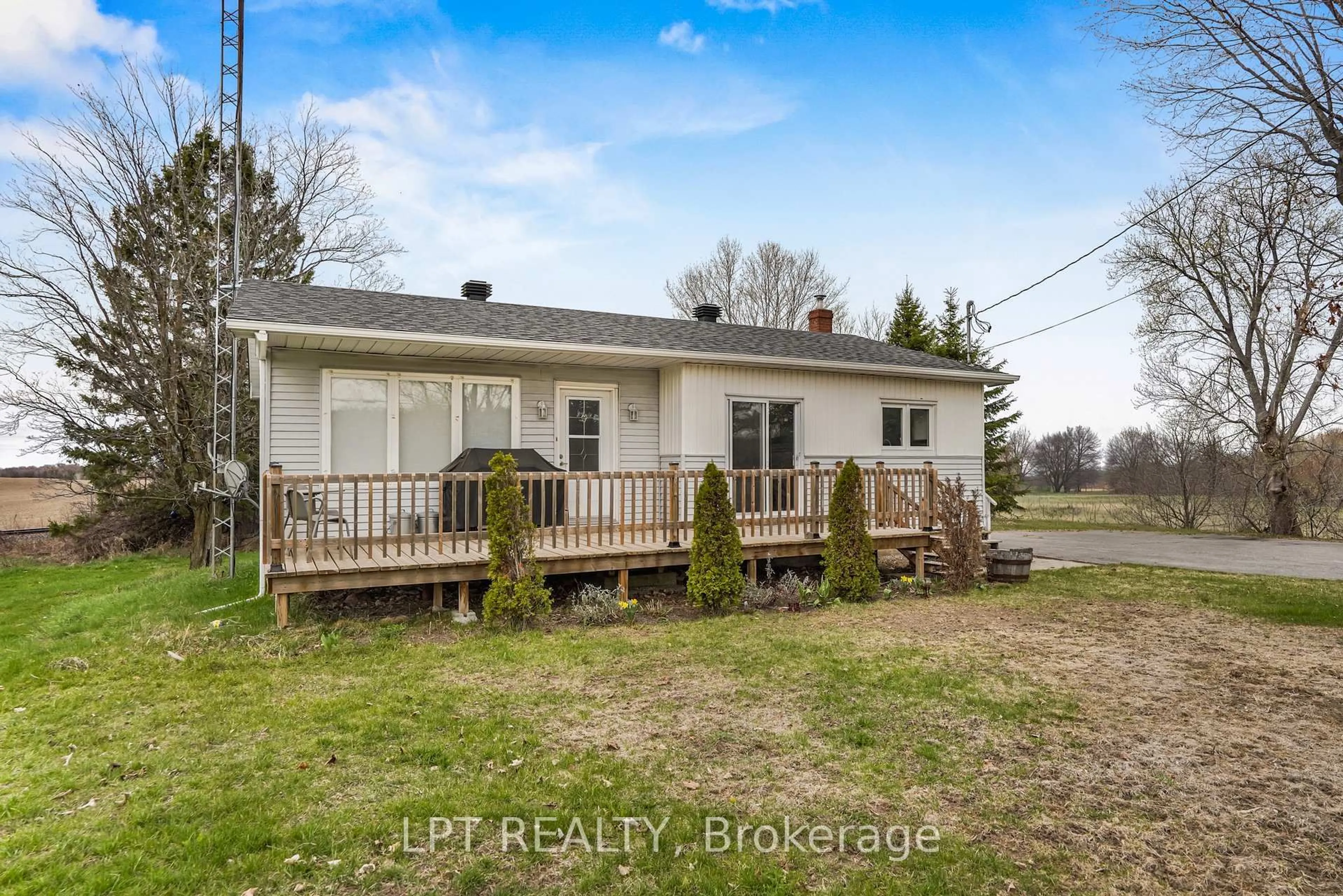A pic from outside/outdoor area/front of a property/back of a property/a pic from drone, unknown for 4280 Highway 34 Highway, Champlain Ontario K0B 1R0