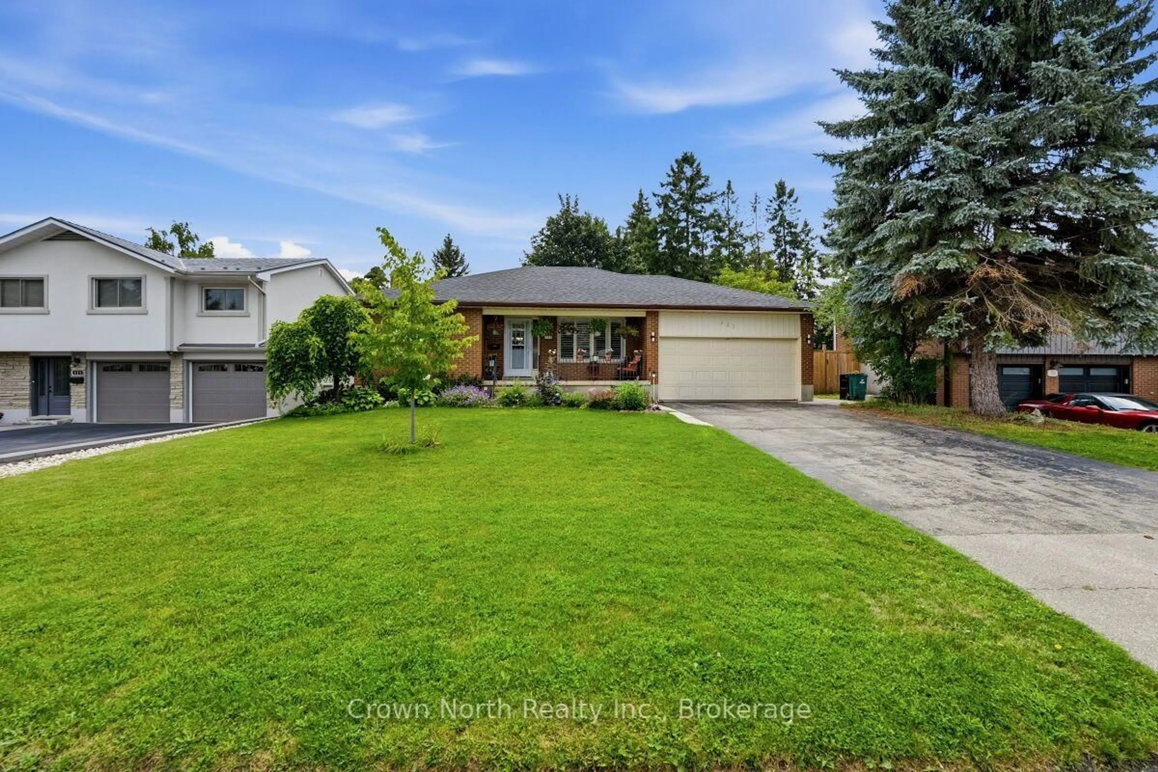A pic from outside/outdoor area/front of a property/back of a property/a pic from drone, street for 127 Carson Dr, Kitchener Ontario N2B 2Z4