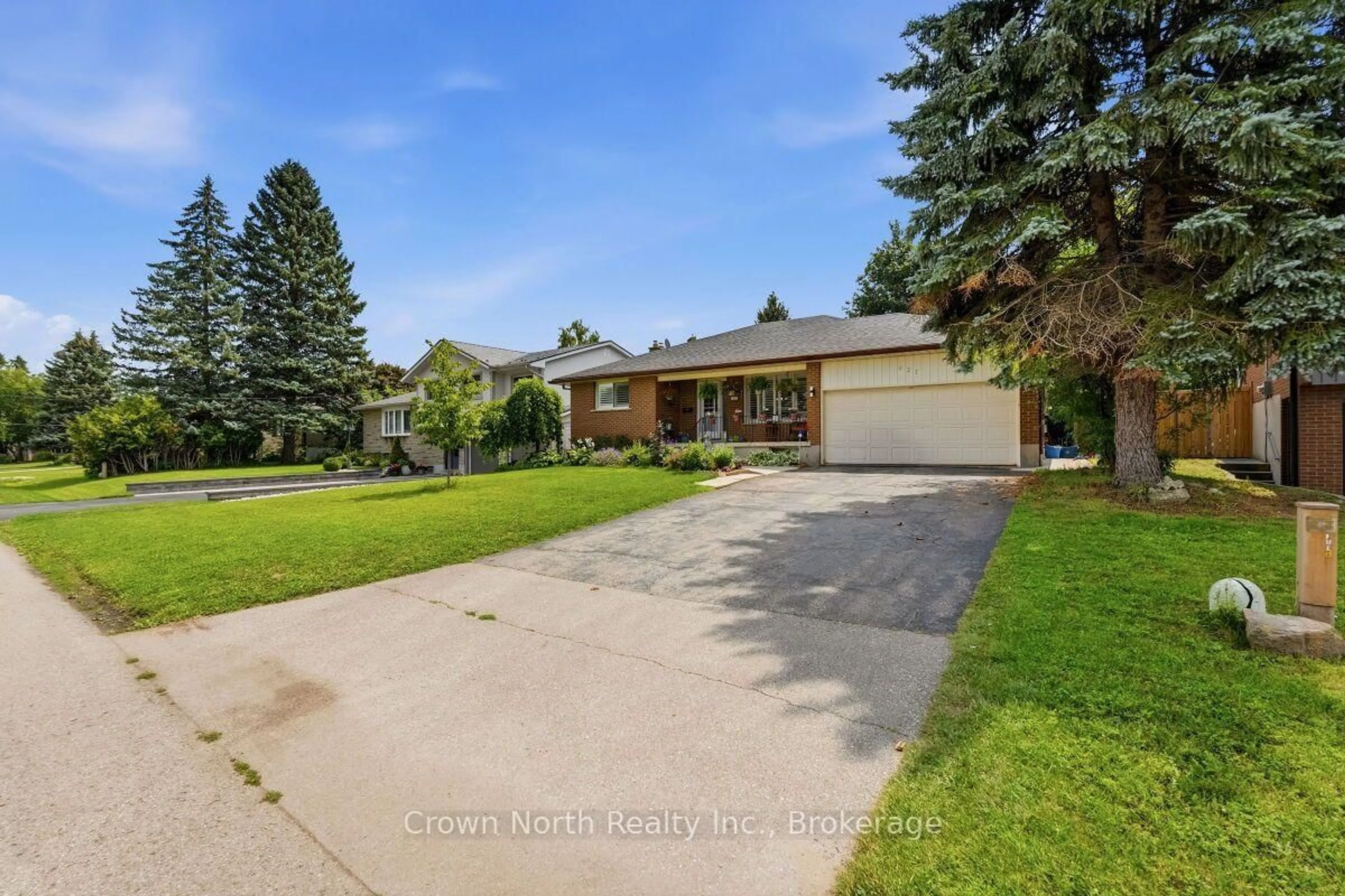 A pic from outside/outdoor area/front of a property/back of a property/a pic from drone, street for 127 Carson Dr, Kitchener Ontario N2B 2Z4