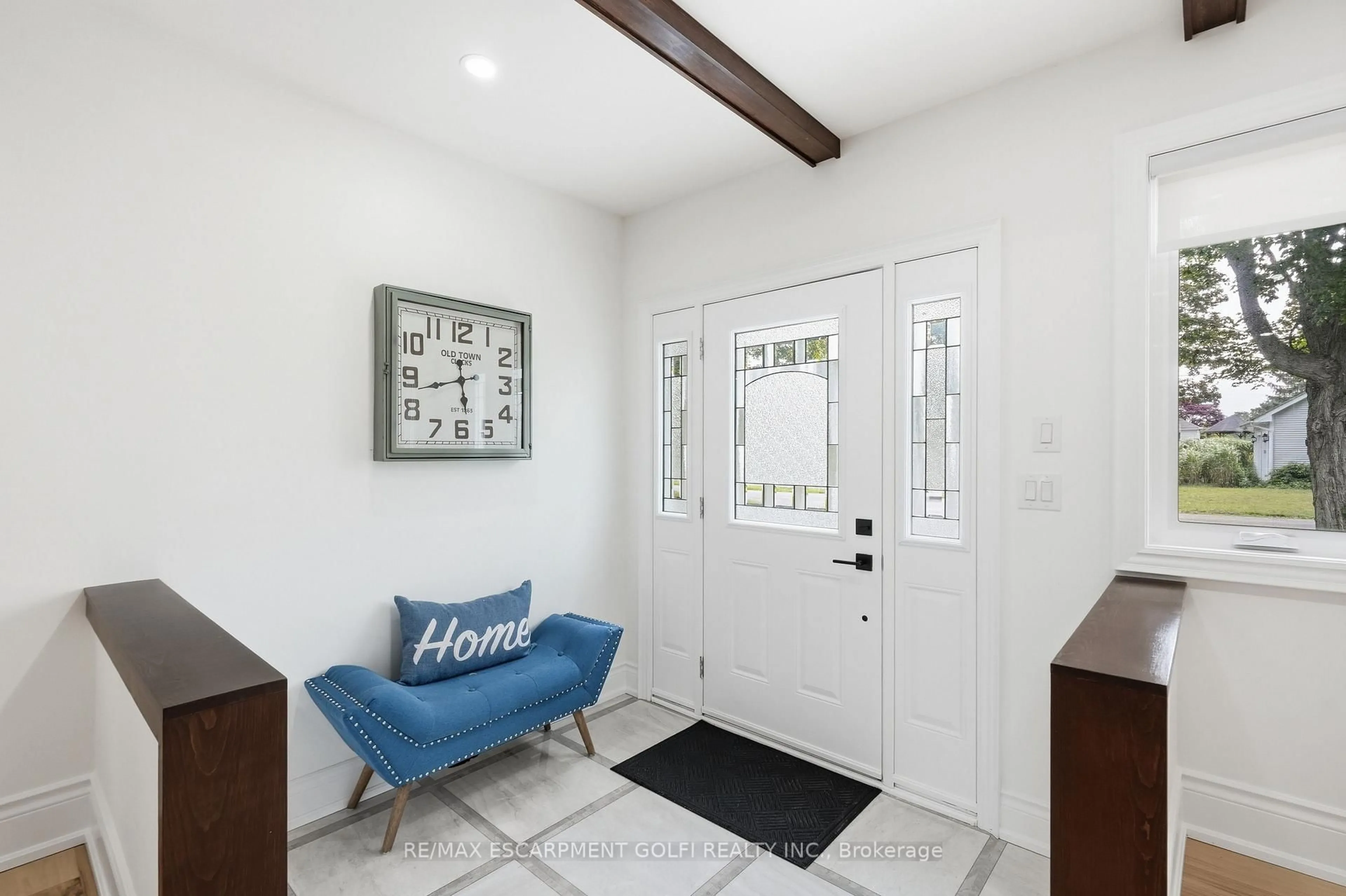 Indoor entryway for 4861 Mapleview Cres, Port Colborne Ontario L0S 1R0