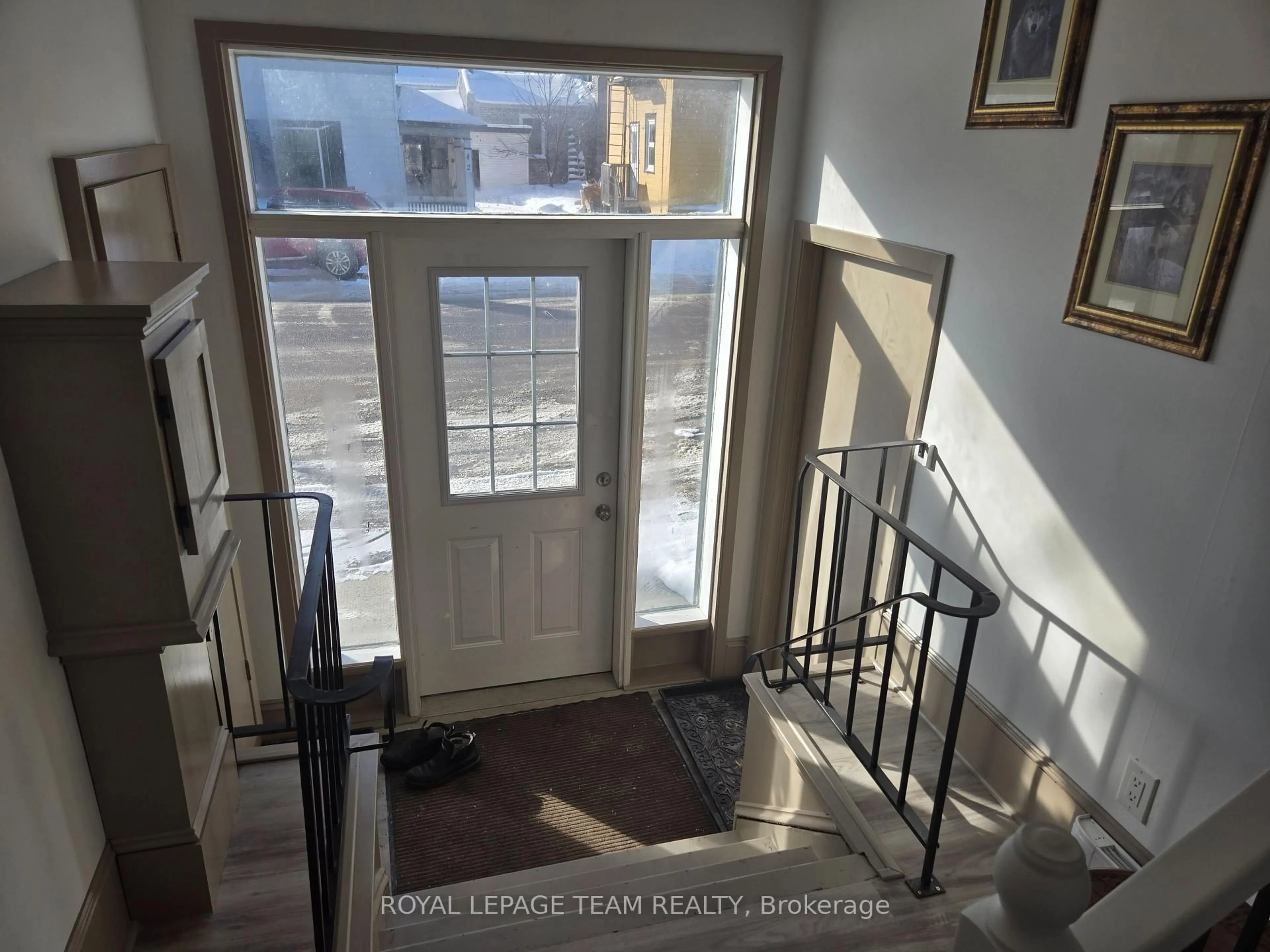 Indoor entryway for 106 Renfrew St, Pakenham Ontario K0A 2X0