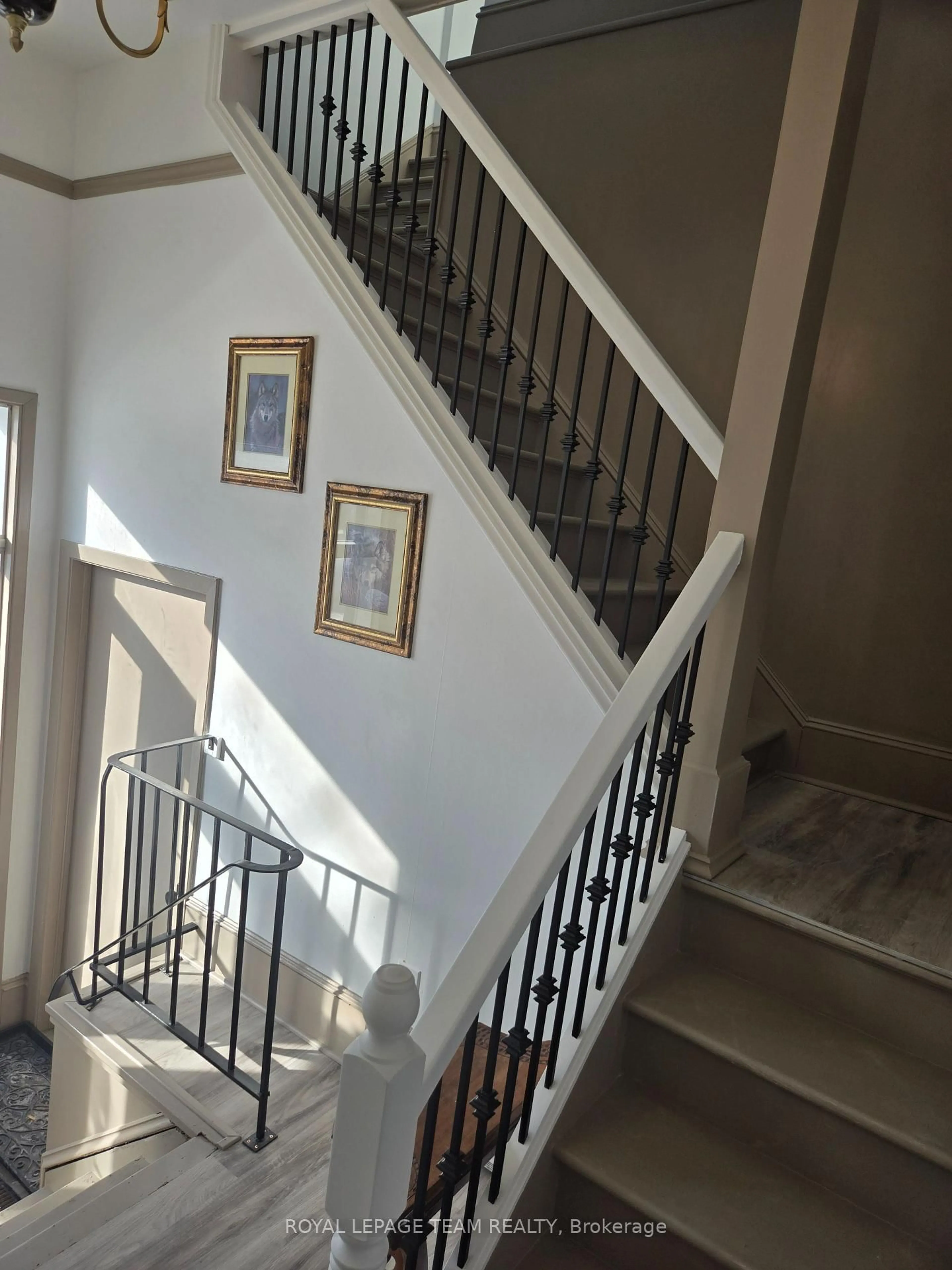 Stairs for 106 Renfrew St, Pakenham Ontario K0A 2X0