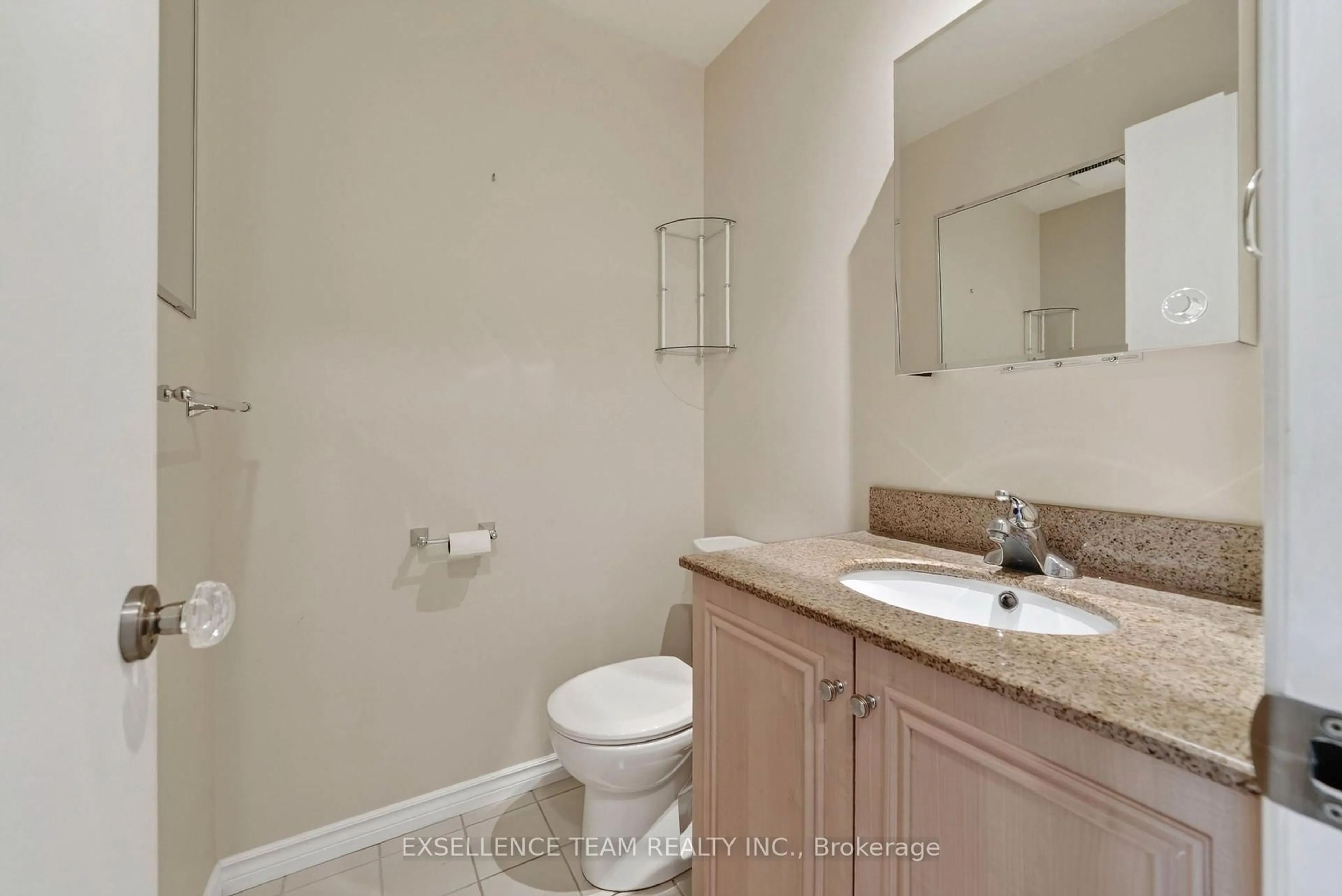 Standard bathroom, unknown for 1518 Blakely Dr, Cornwall Ontario K6J 5K1