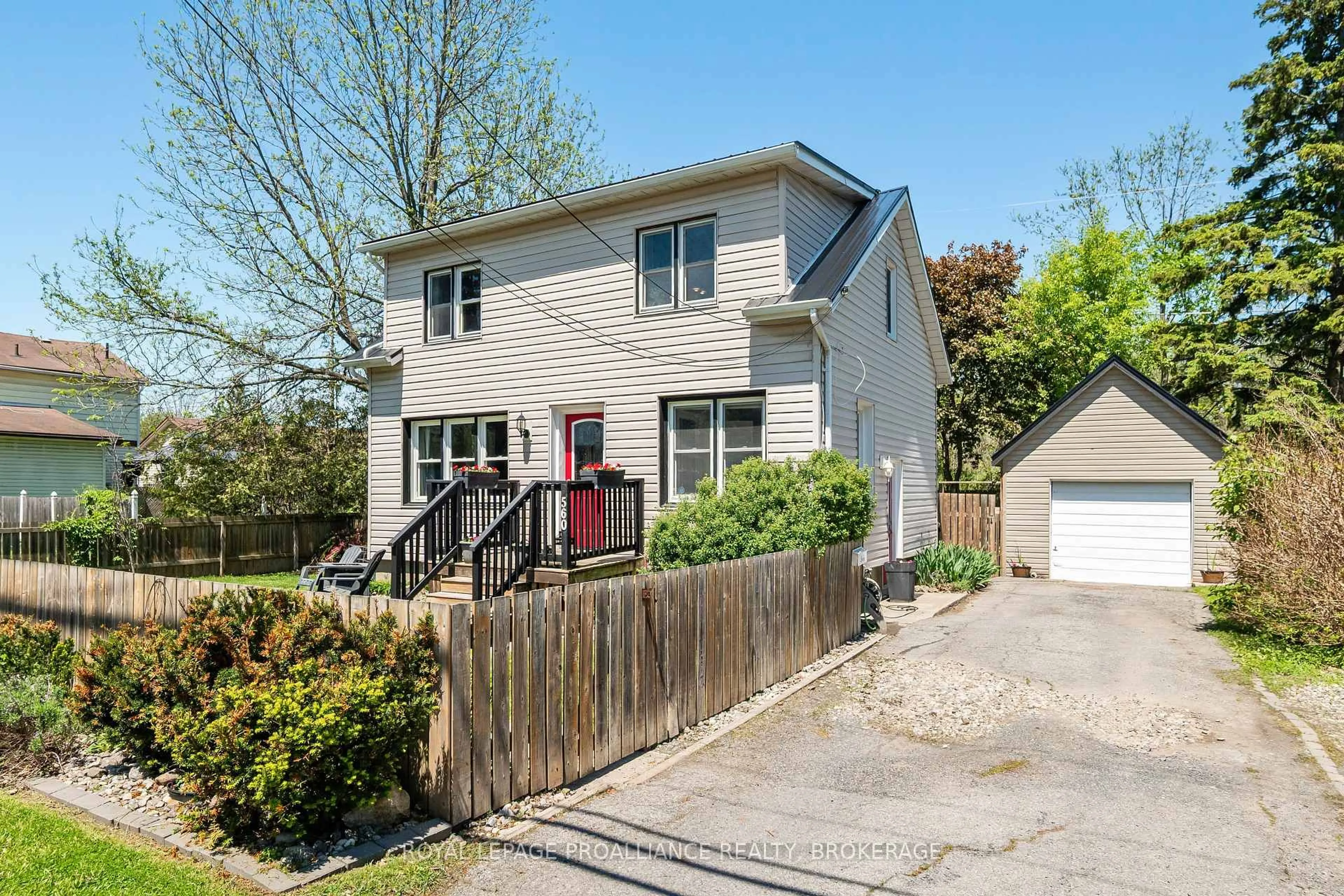 A pic from outside/outdoor area/front of a property/back of a property/a pic from drone, street for 560 King St, Gananoque Ontario K7G 2H1