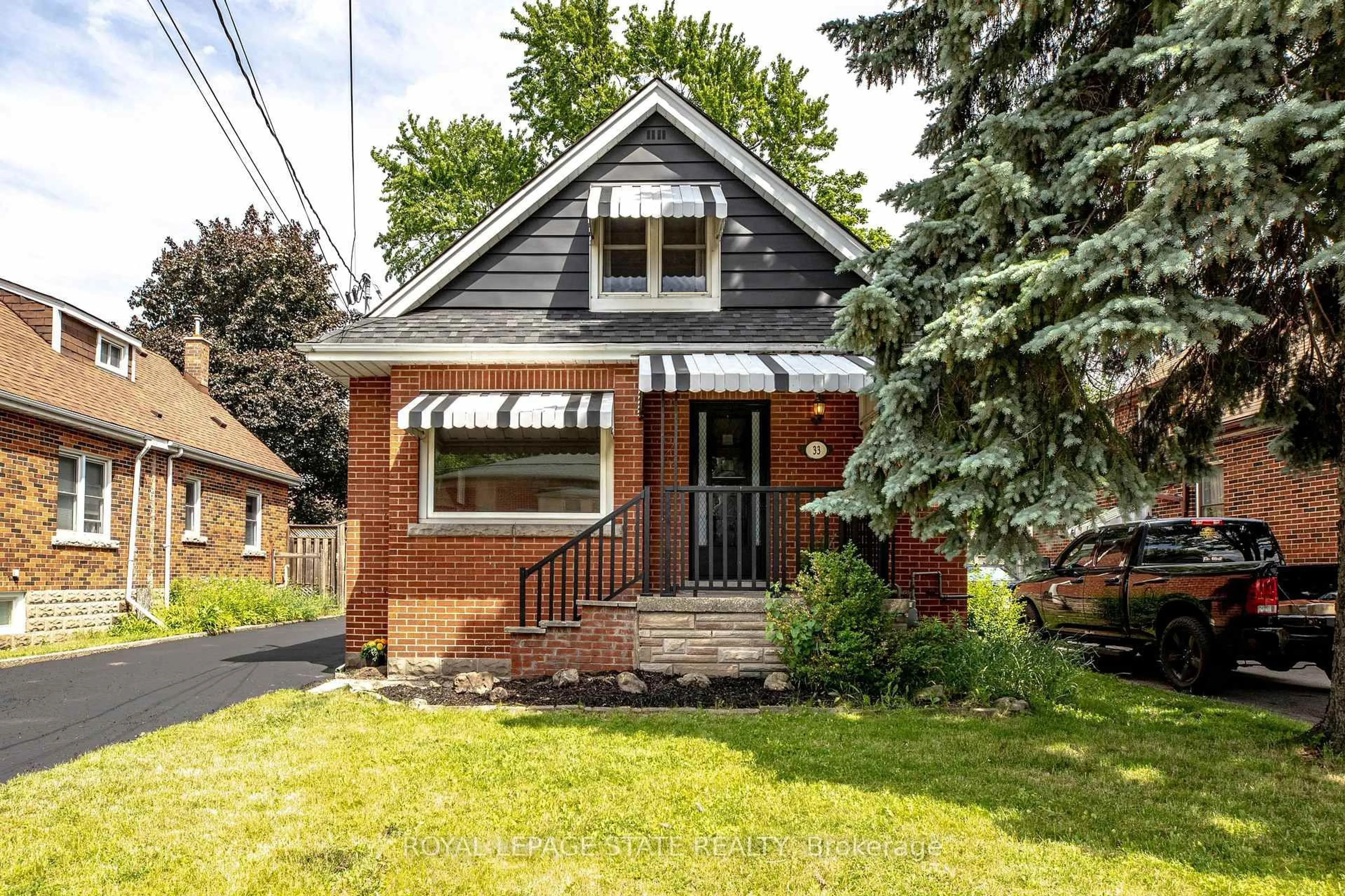 Home with brick exterior material, street for 33 East 34th St, Hamilton Ontario L8V 3W2