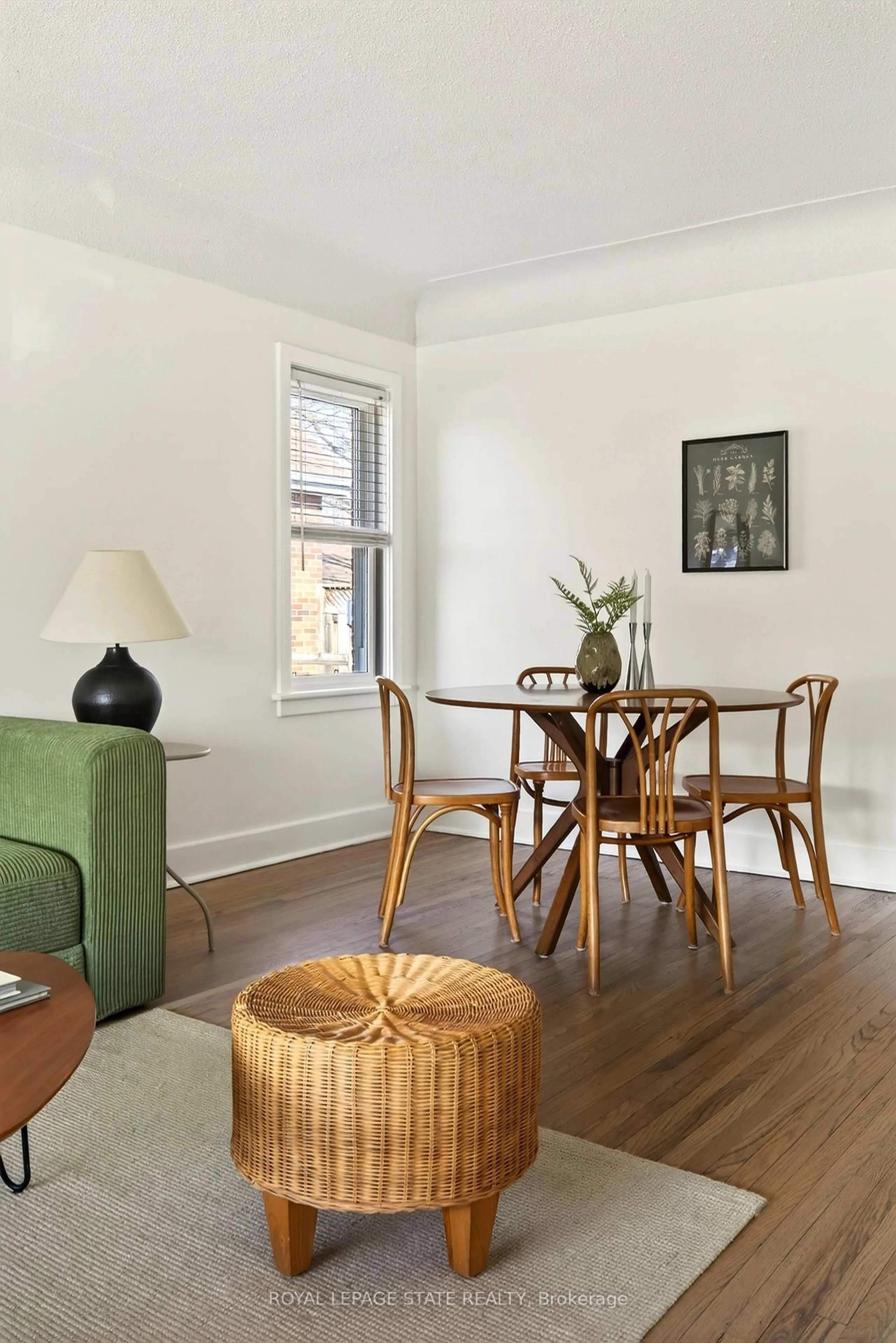 Dining room, wood/laminate floor for 33 East 34th St, Hamilton Ontario L8V 3W2