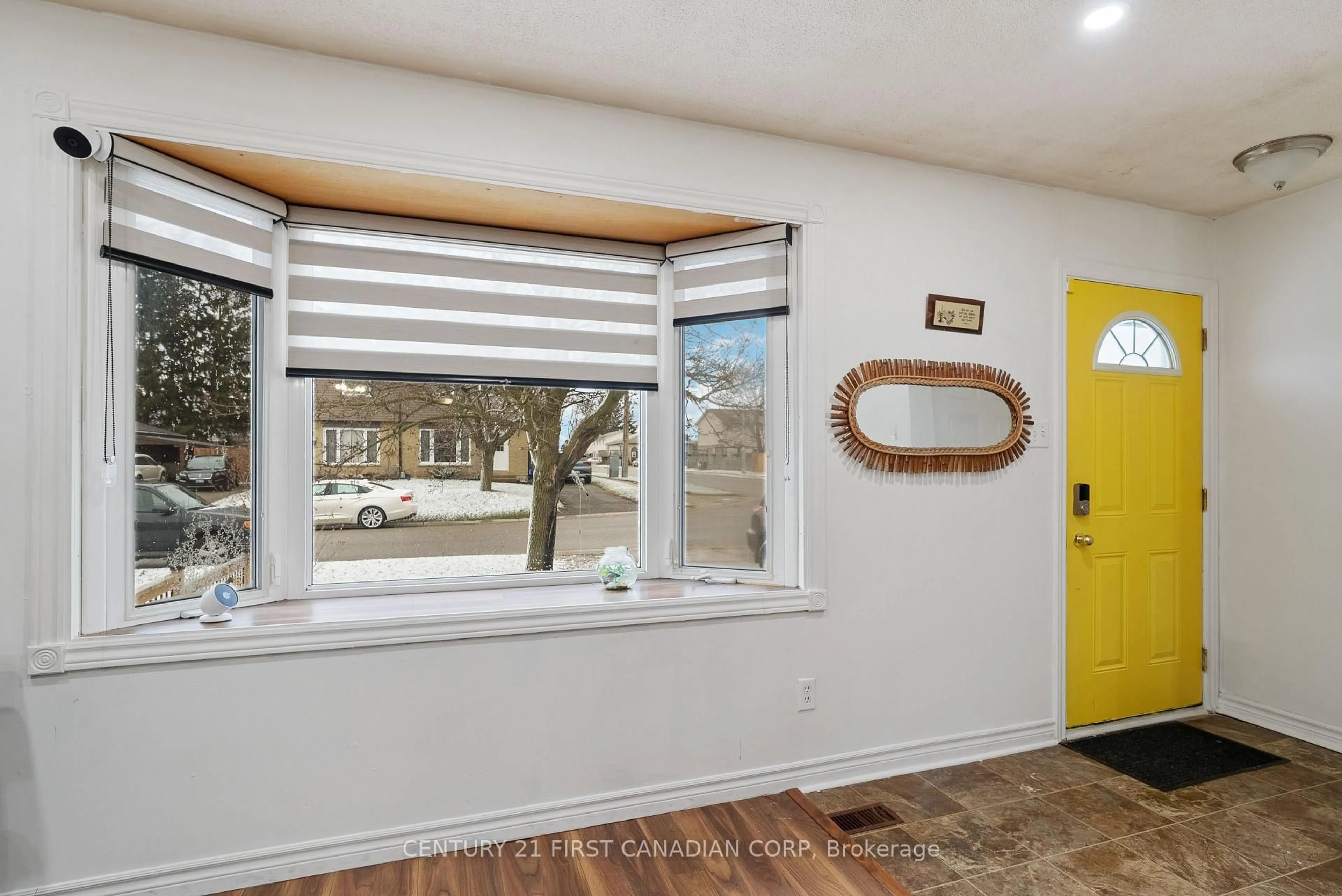 Indoor entryway for 54 Brennan Dr, Strathroy-Caradoc Ontario N7G 3S3