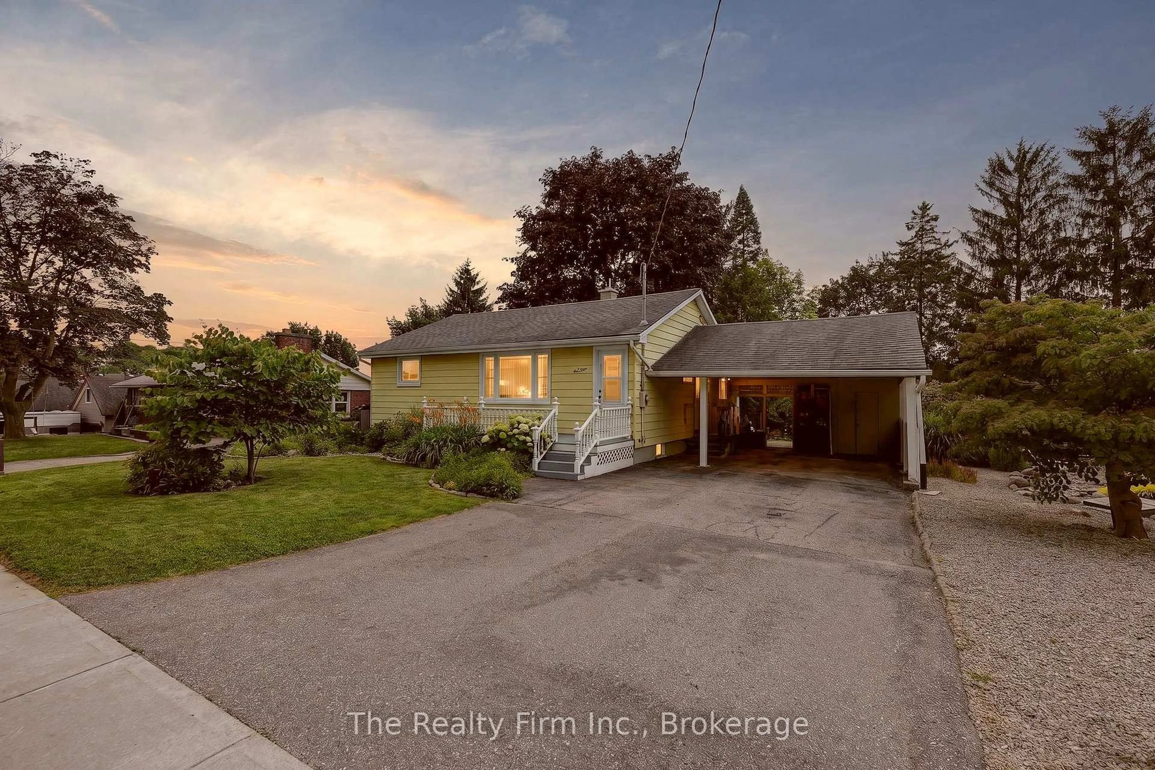 A pic from outside/outdoor area/front of a property/back of a property/a pic from drone, street for 205 George St, Ingersoll Ontario N5C 1Z5