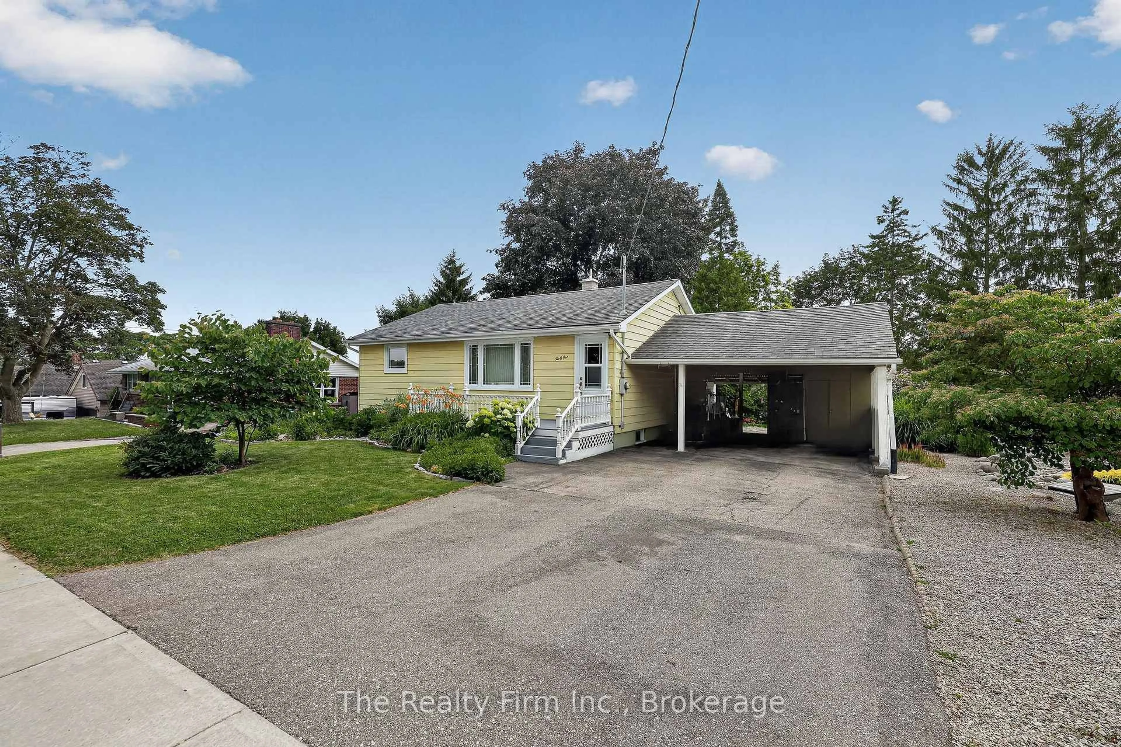 A pic from outside/outdoor area/front of a property/back of a property/a pic from drone, street for 205 George St, Ingersoll Ontario N5C 1Z5
