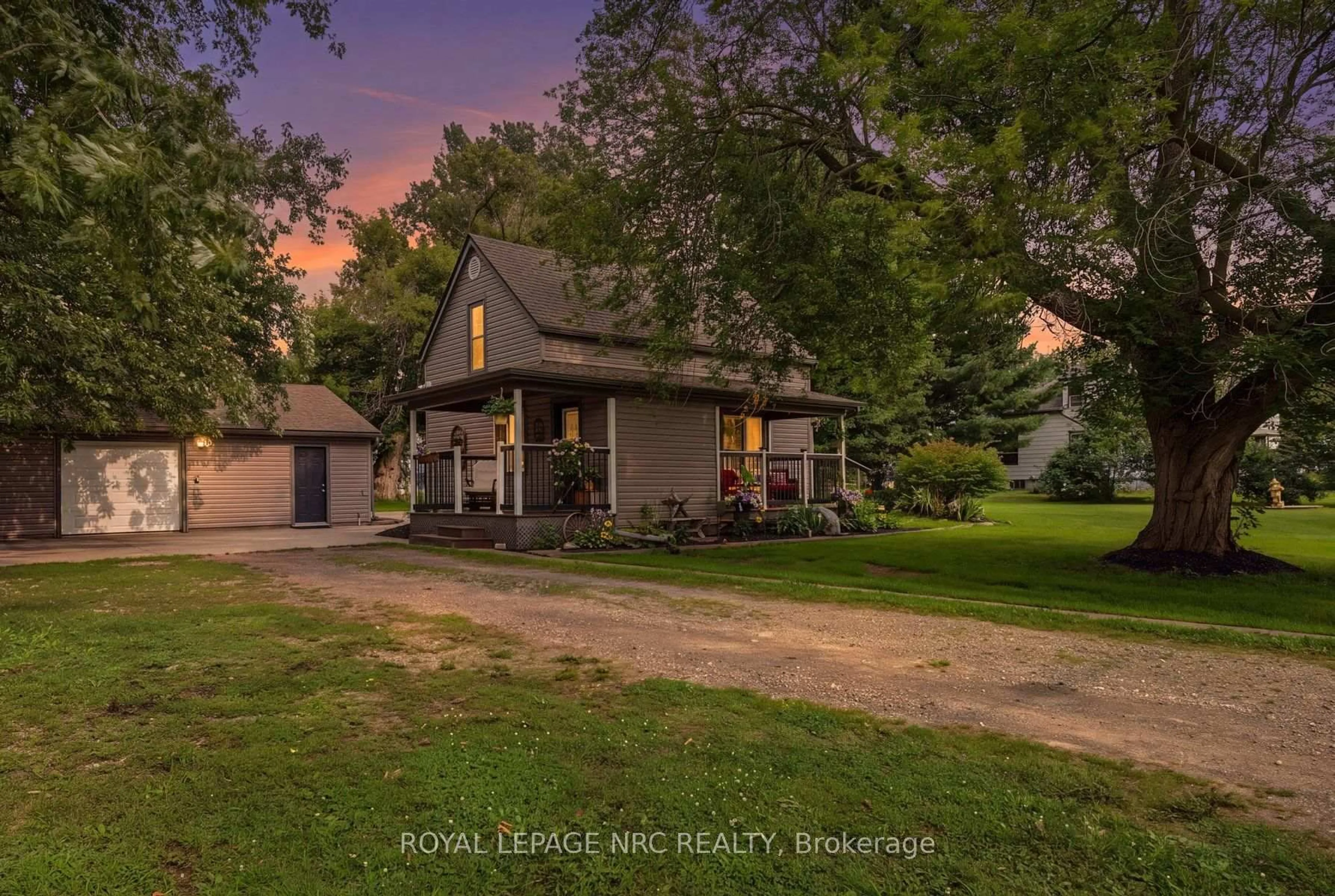 A pic from outside/outdoor area/front of a property/back of a property/a pic from drone, unknown for 43287 Pettit Rd, Wainfleet Ontario L0S 1V0