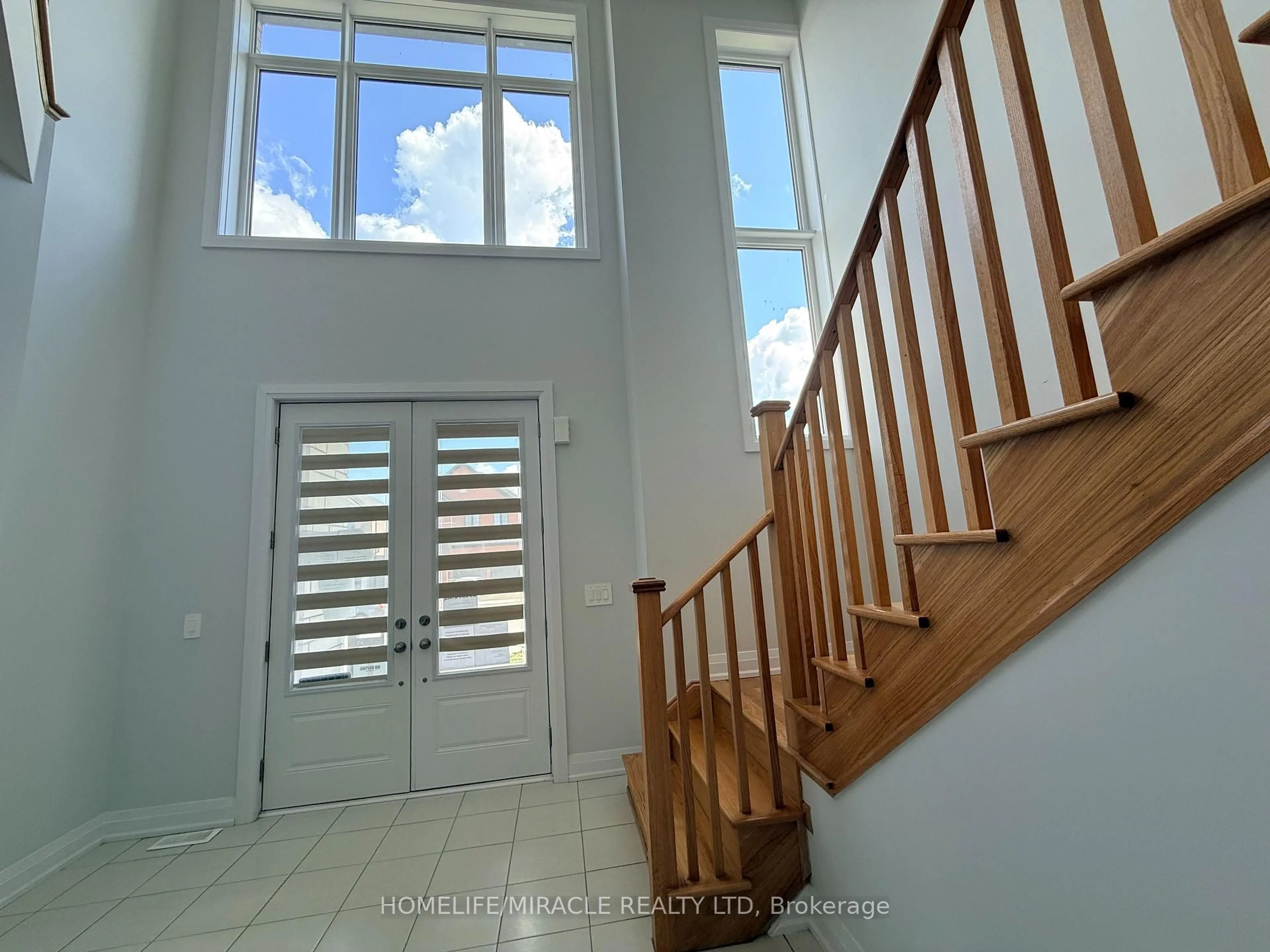 Indoor foyer for 186 St Joseph Rd, Kawartha Lakes Ontario K9V 0R7