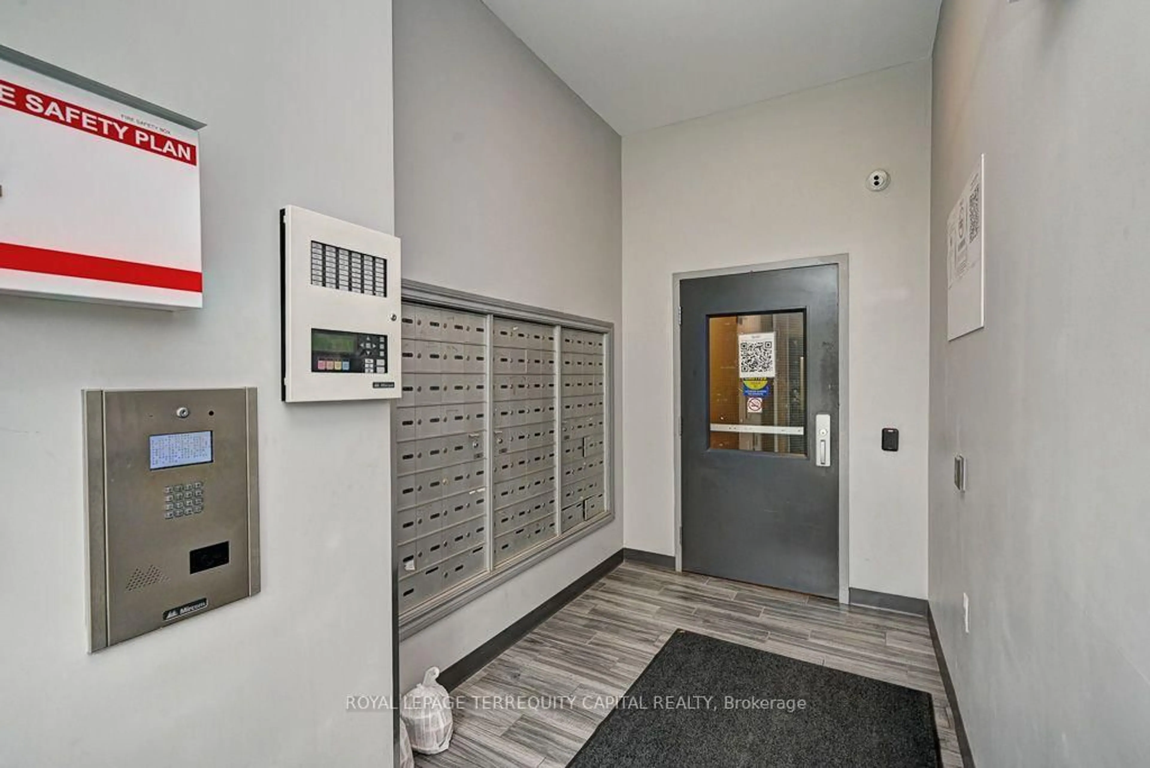 Indoor foyer for 275F Larch St #310, Waterloo Ontario N2L 3R2