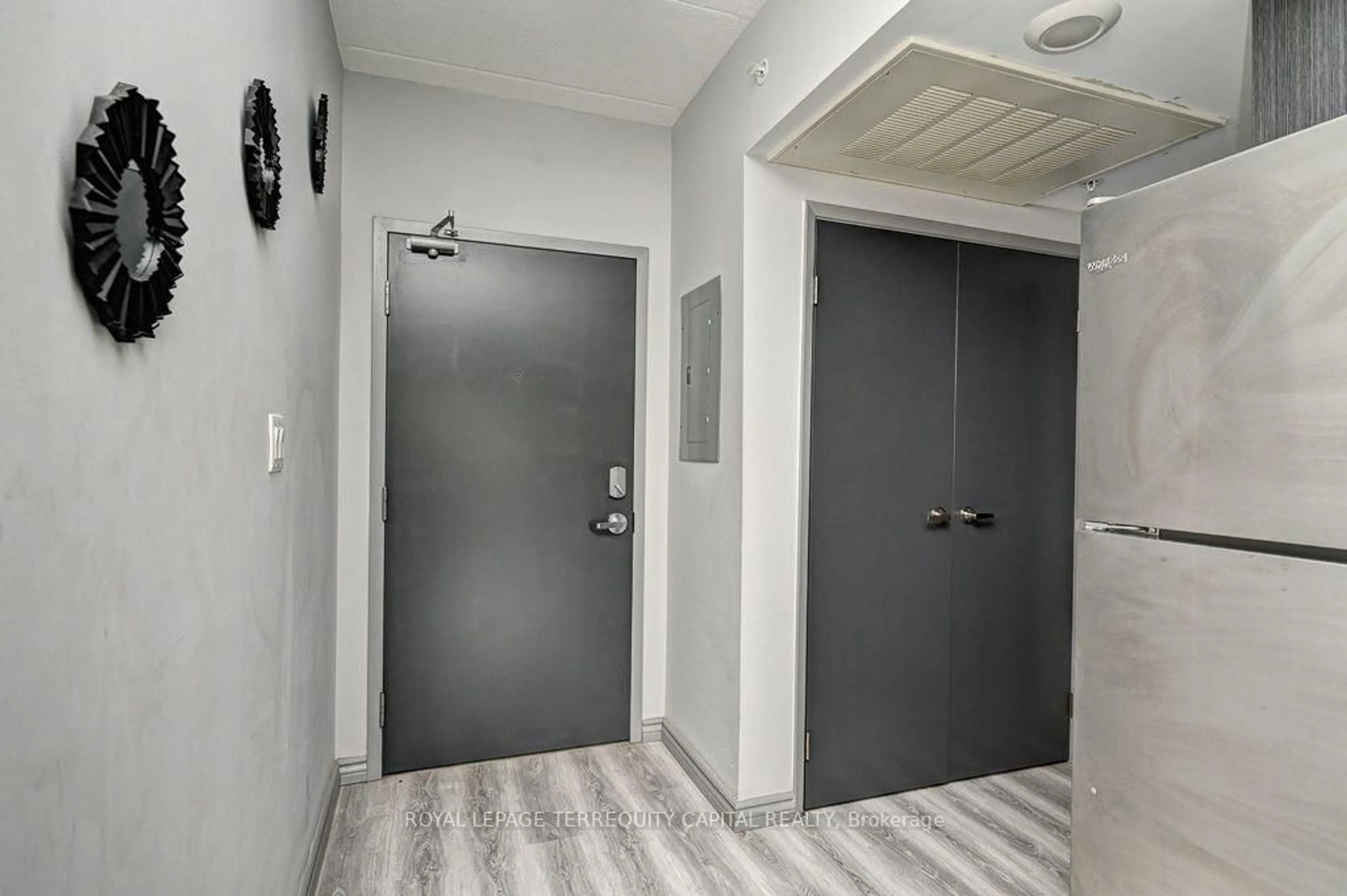 Indoor entryway for 275F Larch St #310, Waterloo Ontario N2L 3R2