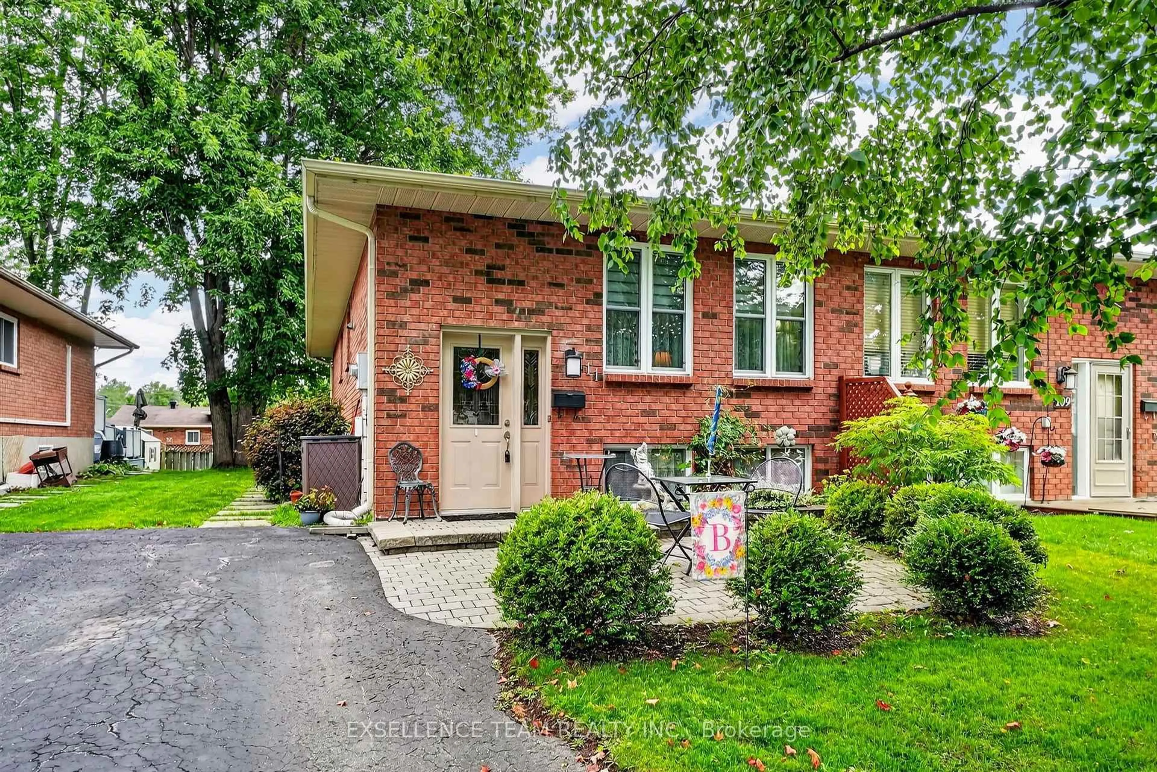 Home with brick exterior material, street for 111 Glen Oaks Crt, Cornwall Ontario K6H 7E6