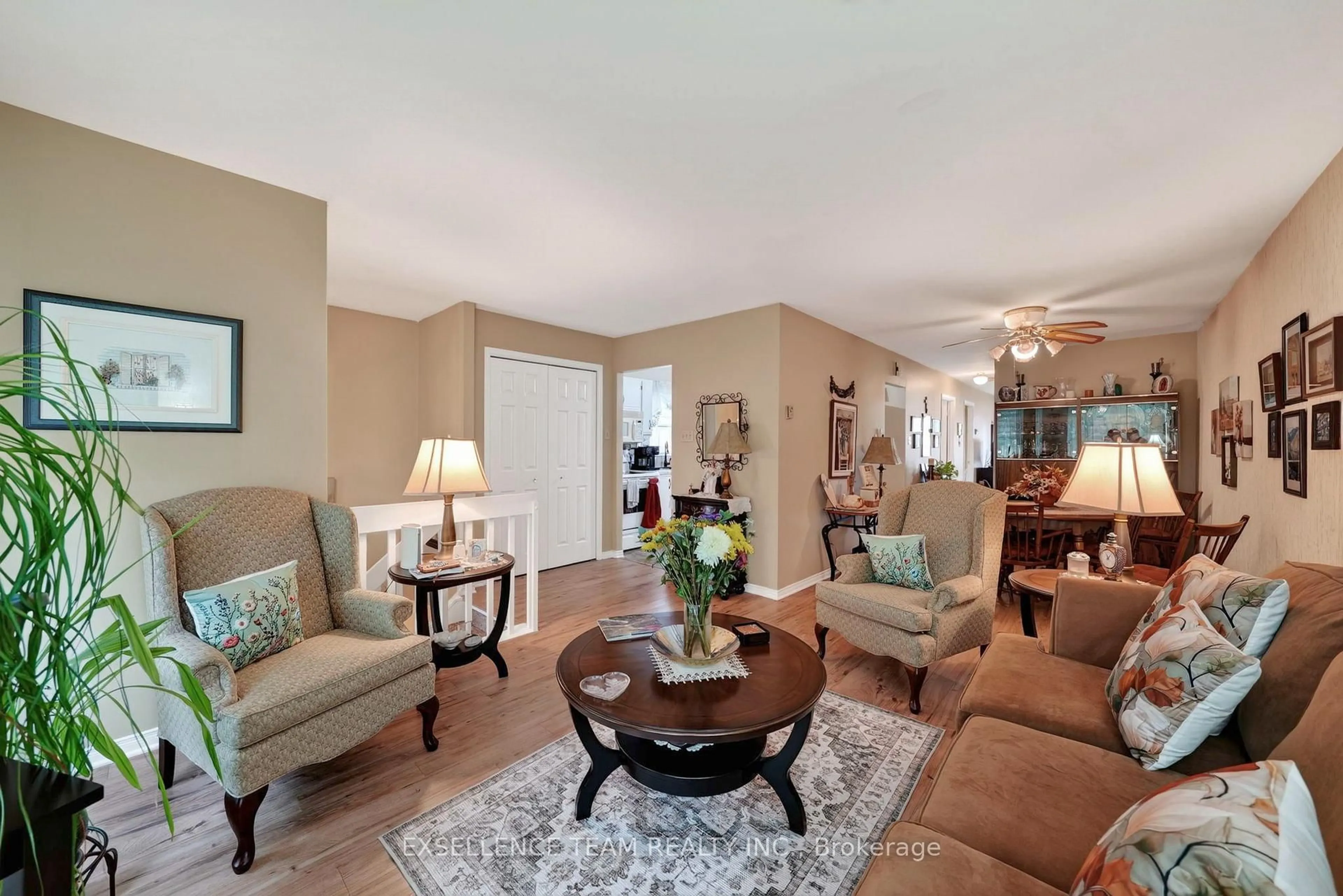 Living room with furniture, unknown for 111 Glen Oaks Crt, Cornwall Ontario K6H 7E6
