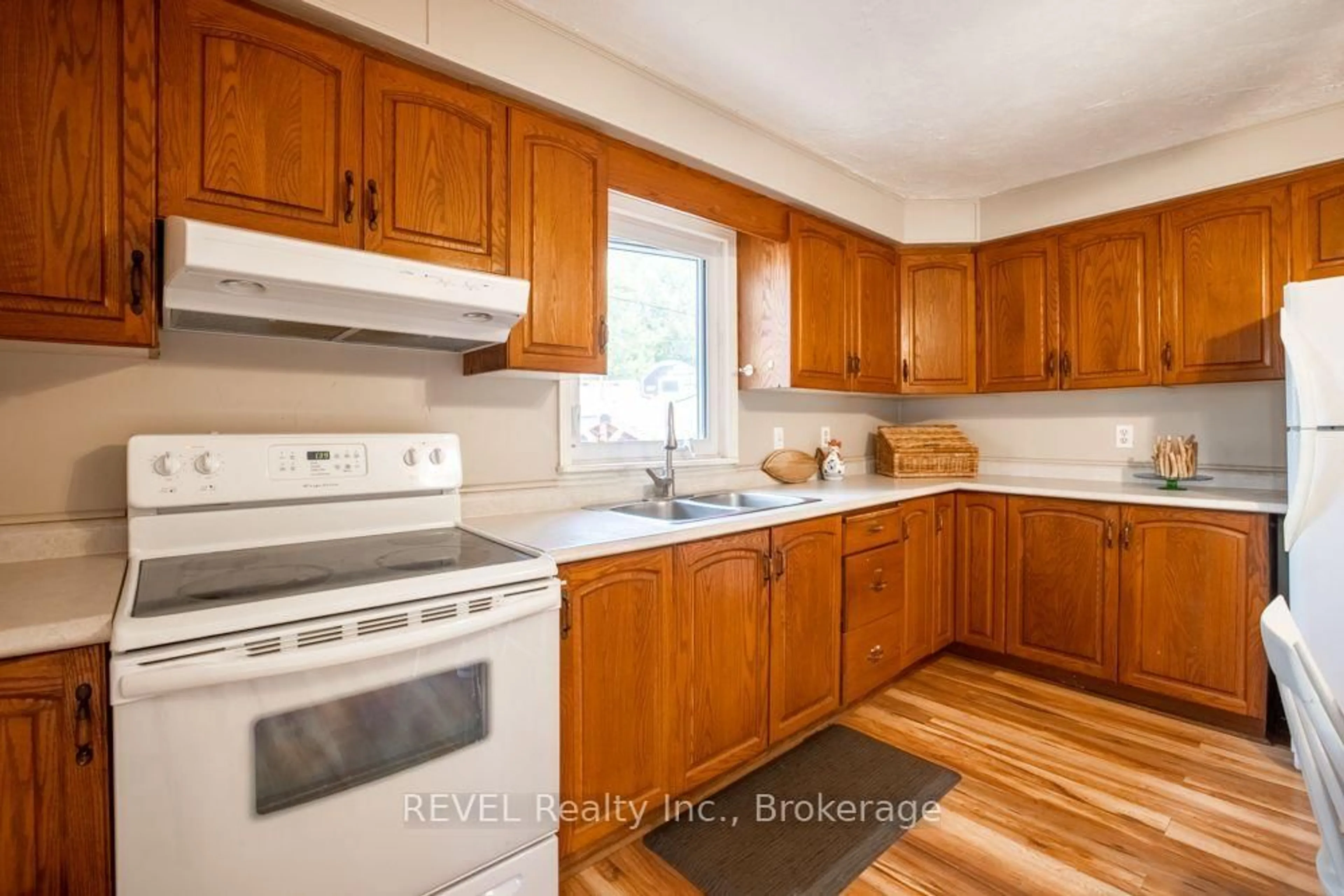 Standard kitchen, unknown for 353 Oakwood Ave, Fort Erie Ontario L0S 1B0