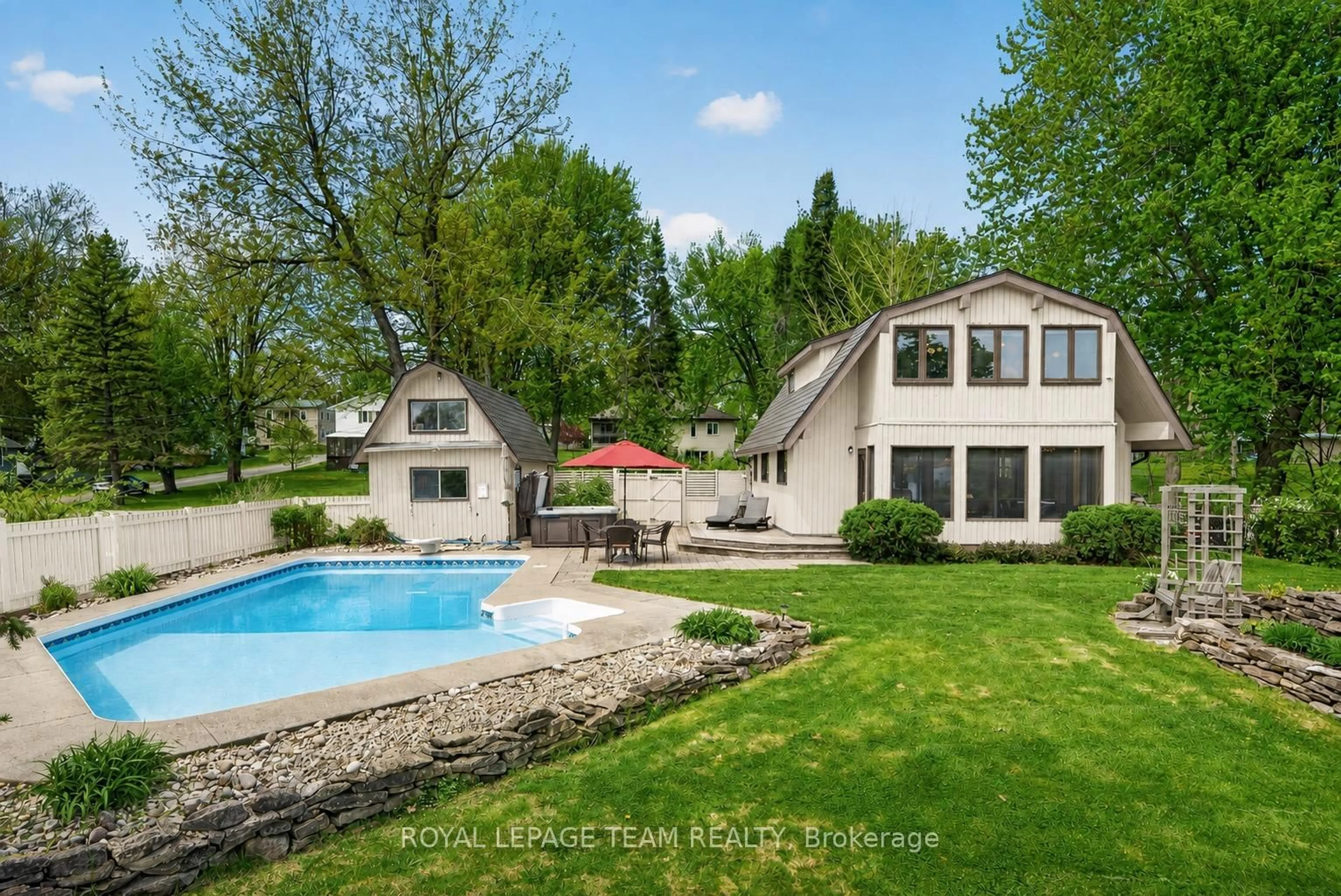 A pic from outside/outdoor area/front of a property/back of a property/a pic from drone, unknown for 6721 Rideau St, Kars Ontario K0A 2E0