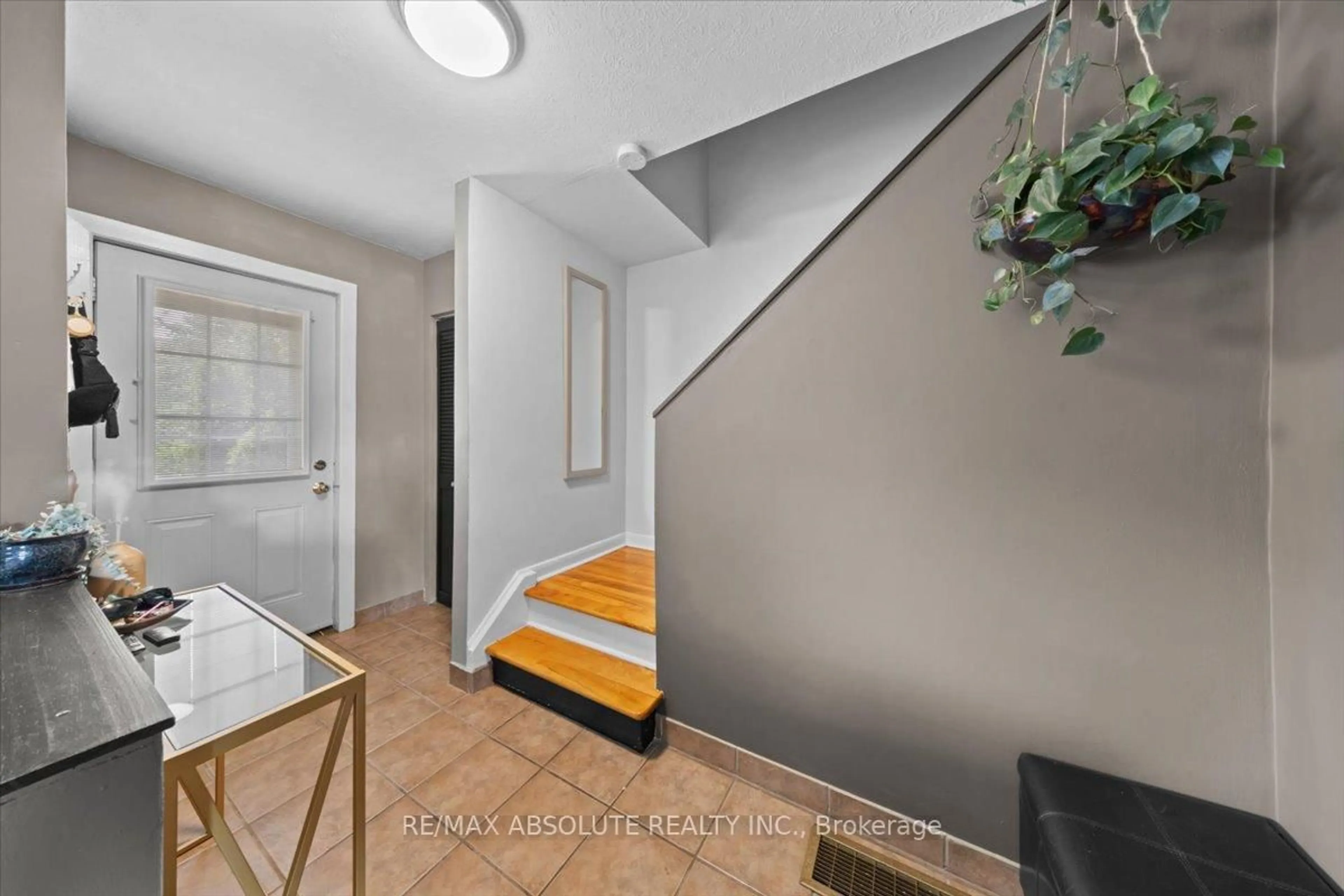 Unknown for 791 Borthwick Ave, Ottawa Ontario K1K 2M5