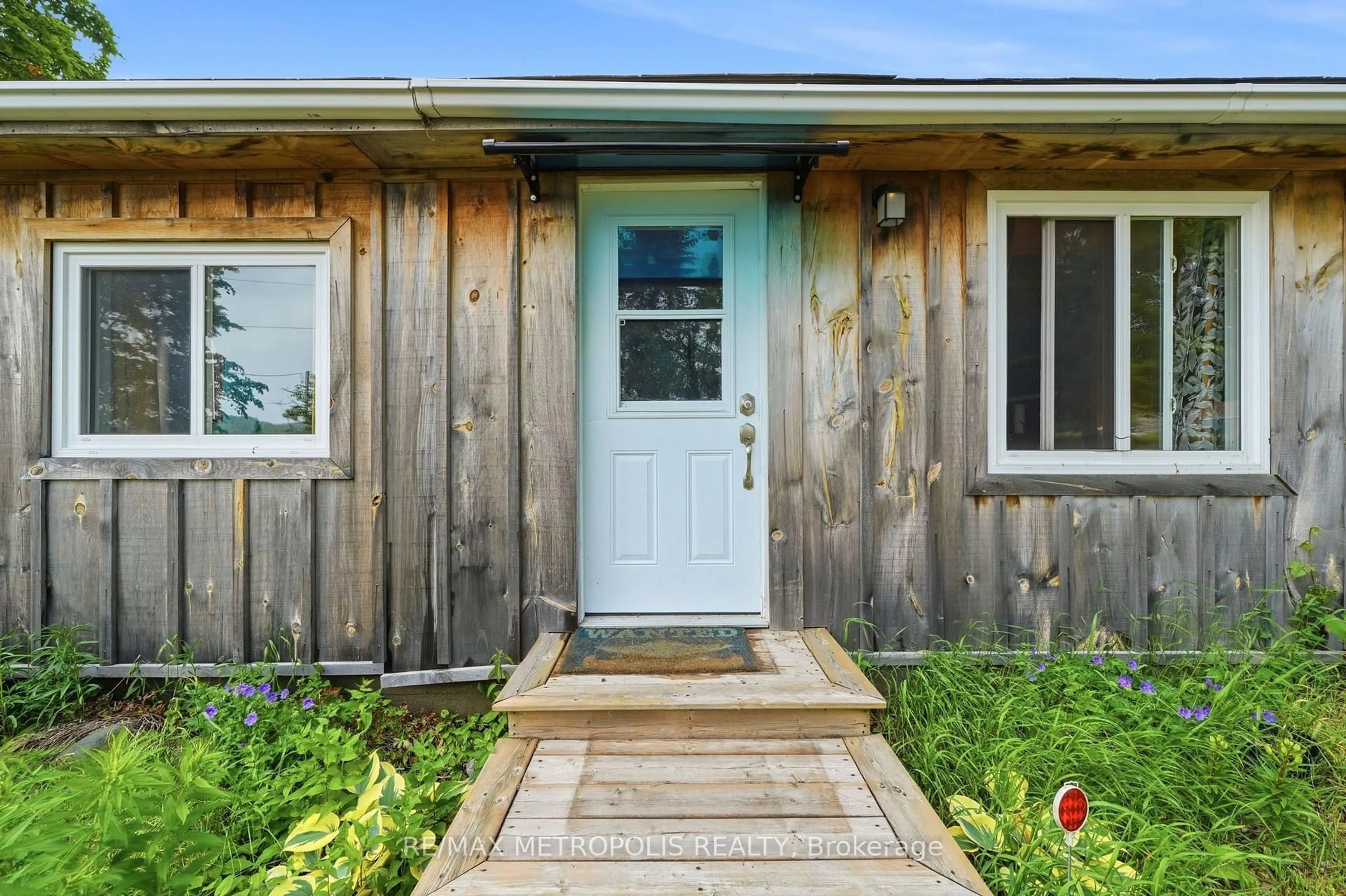Indoor entryway for 532 Mitchell Rd, Cramahe Ontario K0K 3K0