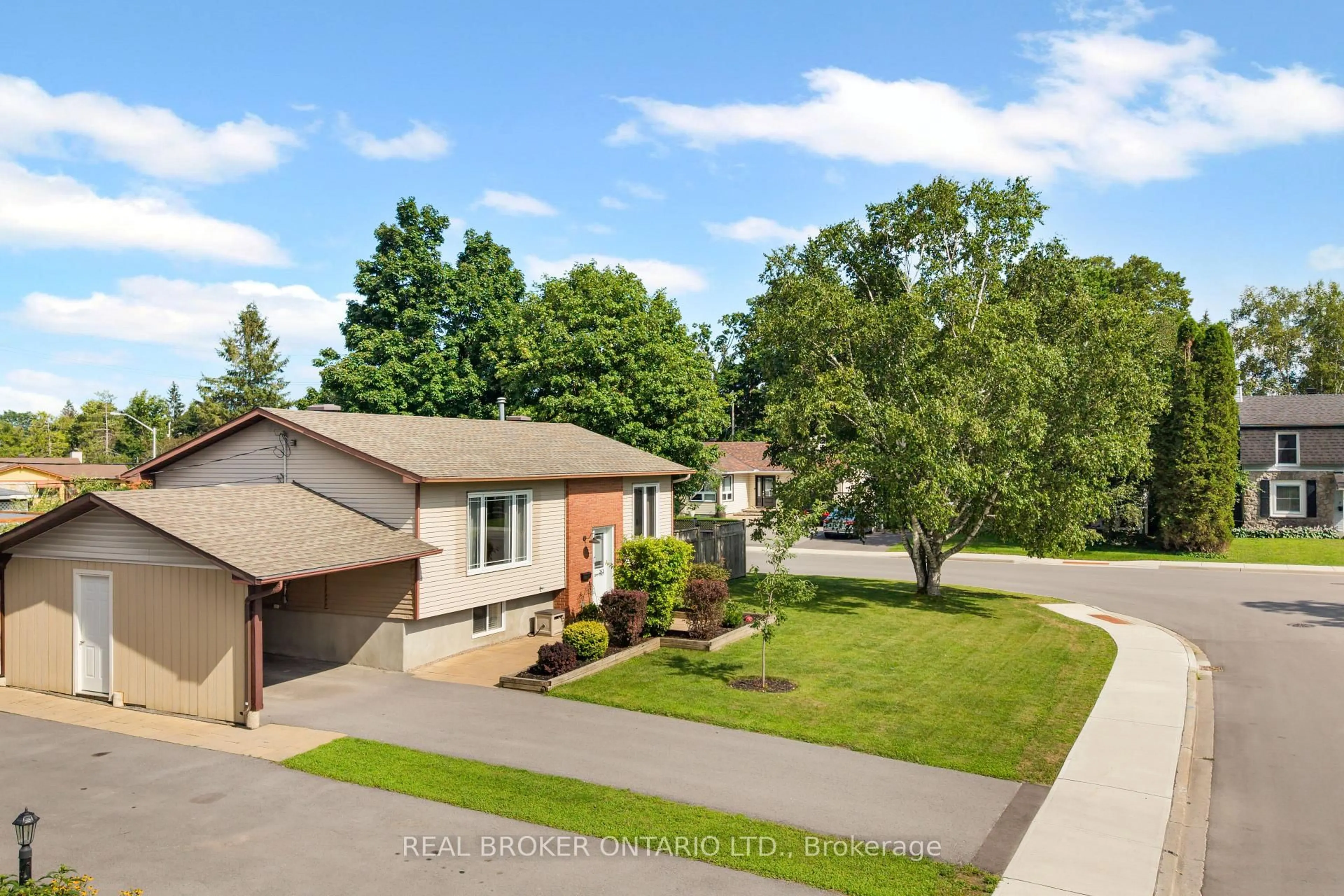 A pic from outside/outdoor area/front of a property/back of a property/a pic from drone, street for 243 Grant St, Carleton Place Ontario K7C 2S2