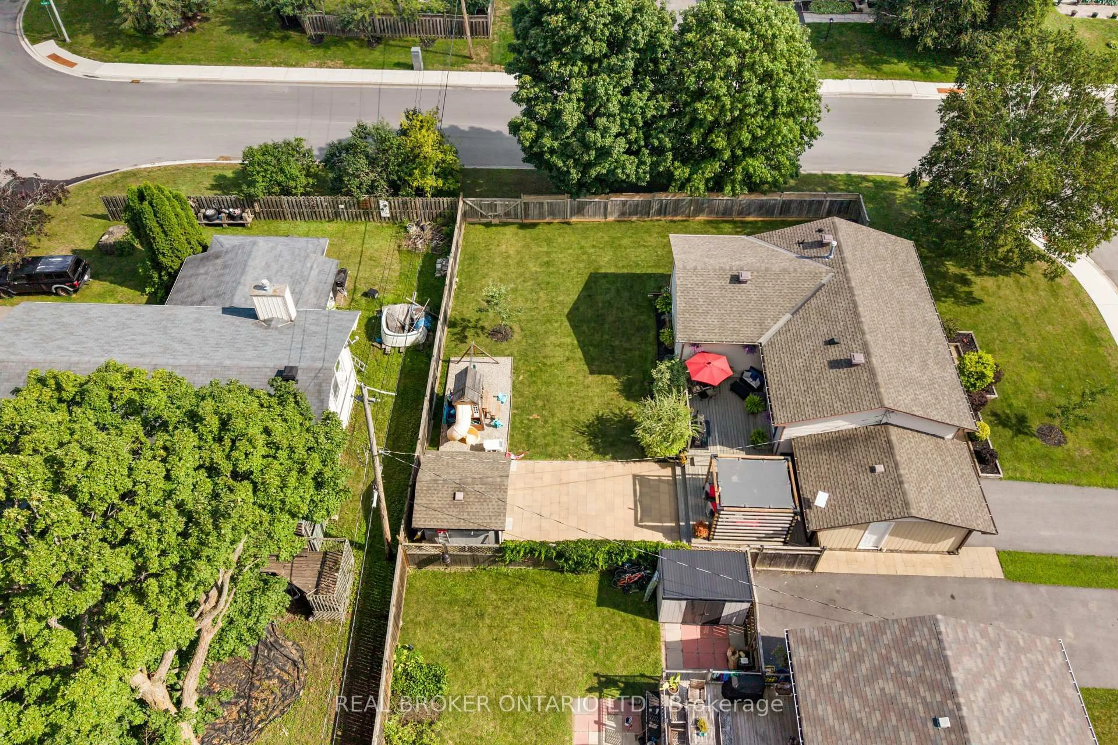 A pic from outside/outdoor area/front of a property/back of a property/a pic from drone, street for 243 Grant St, Carleton Place Ontario K7C 2S2